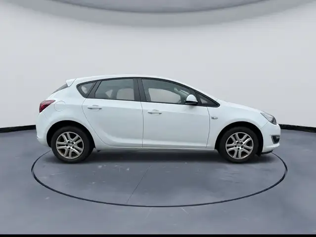 Opel Astra view 6