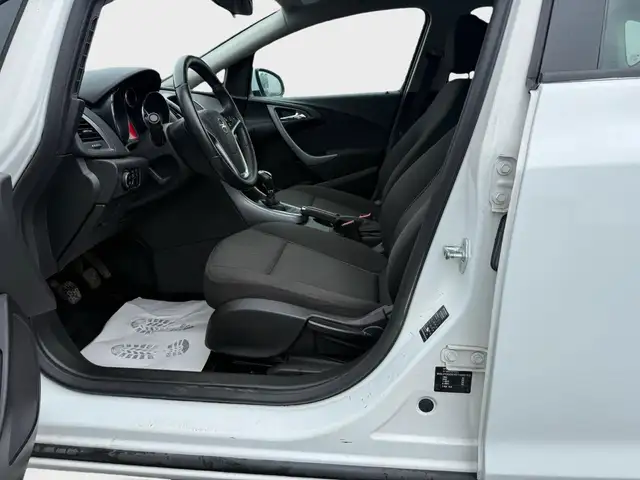 Opel Astra view 10