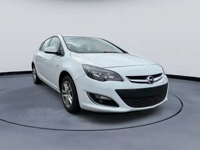 Opel Astra view 7