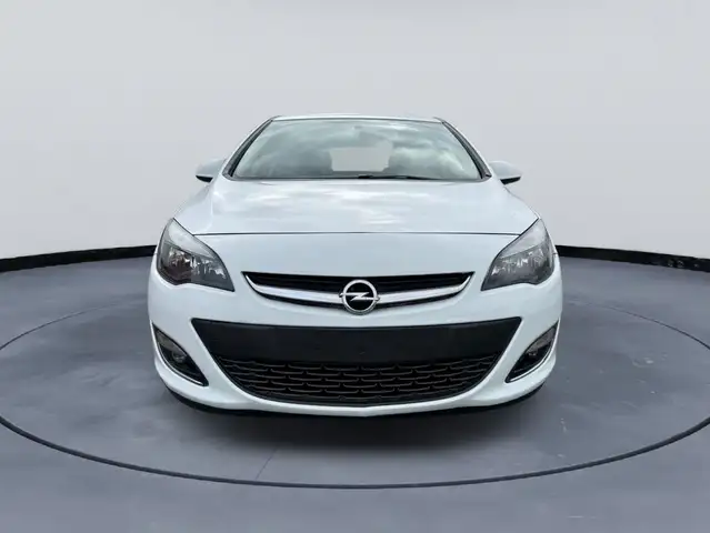 Opel Astra view 8