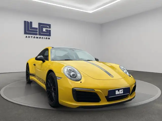Porsche 911 view 2