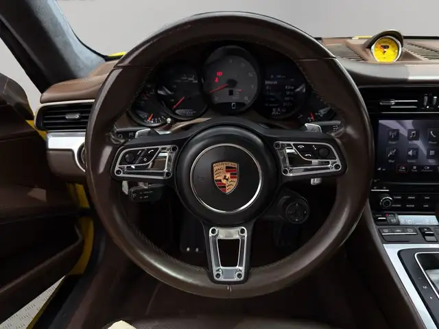 Porsche 911 view 15
