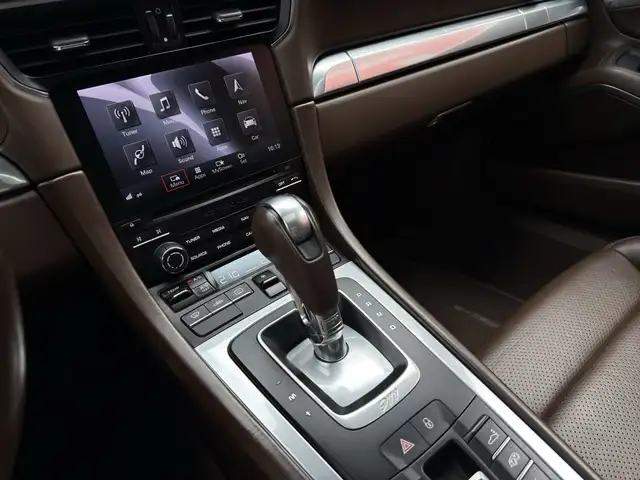 Porsche 911 view 12