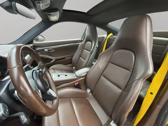 Porsche 911 view 8