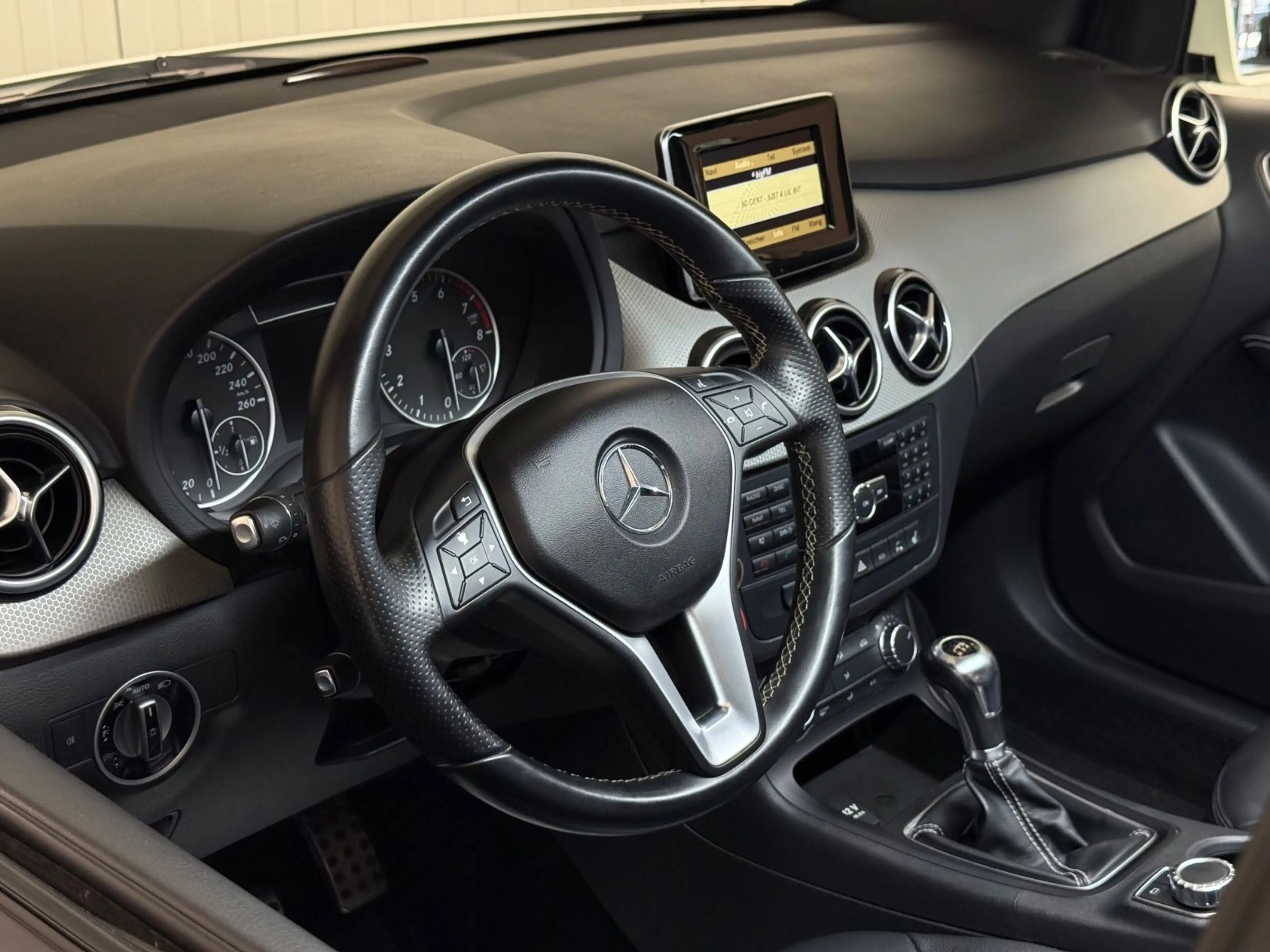 Mercedes-Benz B 200 Edition 1/KAMERA/KLIMA/ — photo 13