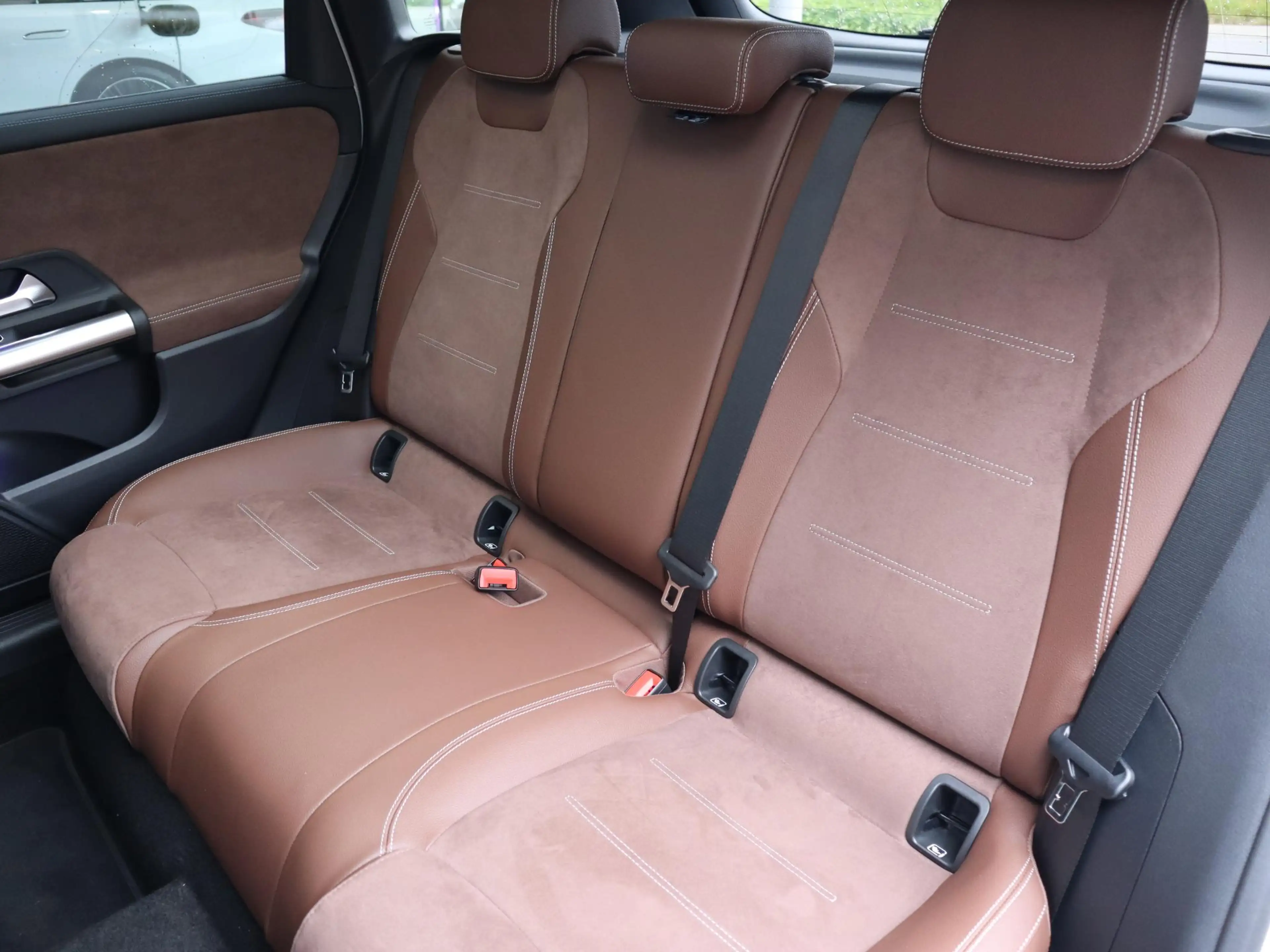 Mercedes-Benz B 250 e Star Edition AMG Line Plus — photo 14