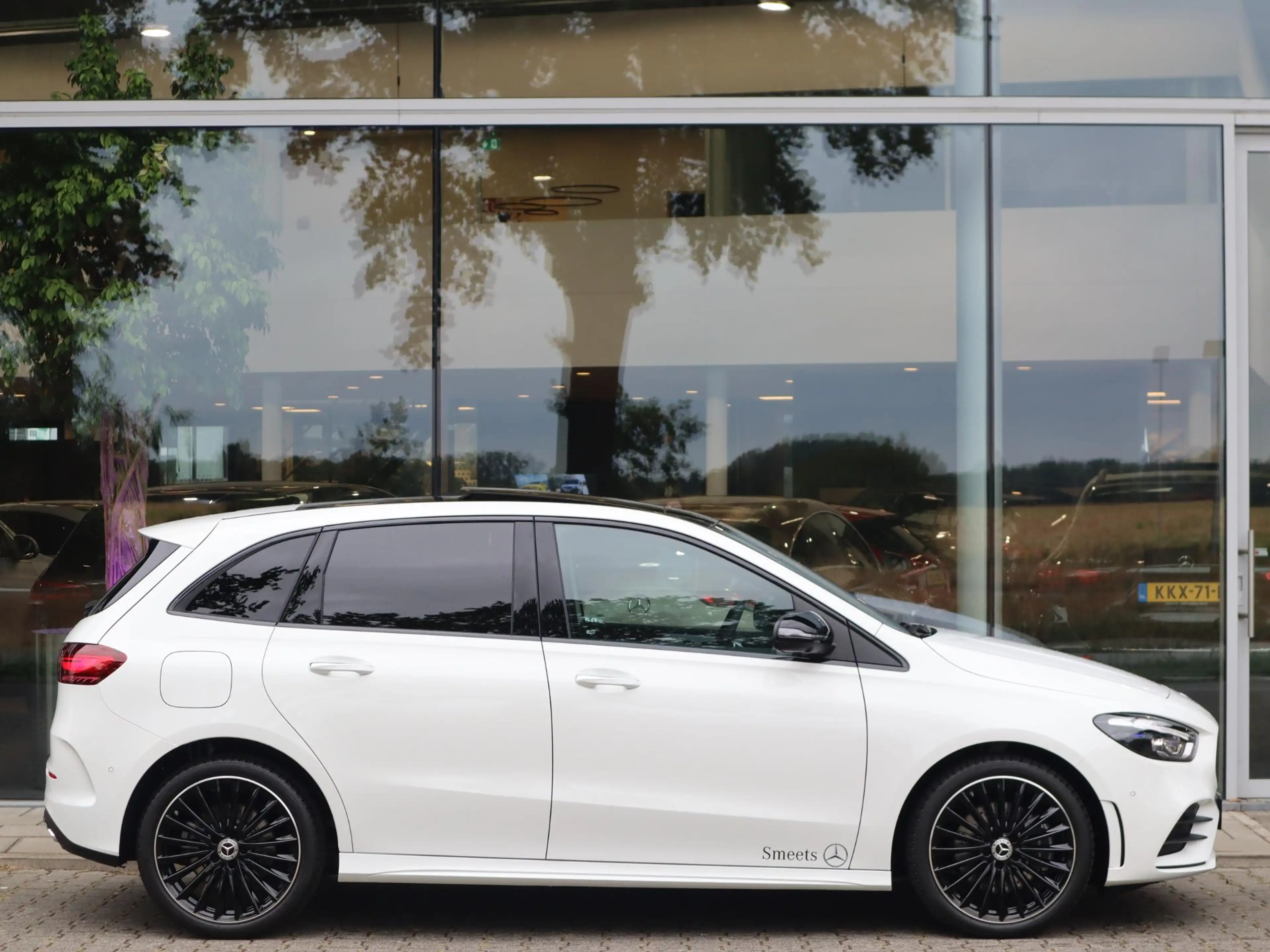 Mercedes-Benz B 250 e Star Edition AMG Line Plus — photo 5