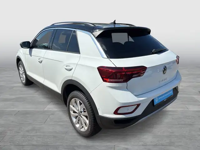 Volkswagen T-Roc view 3