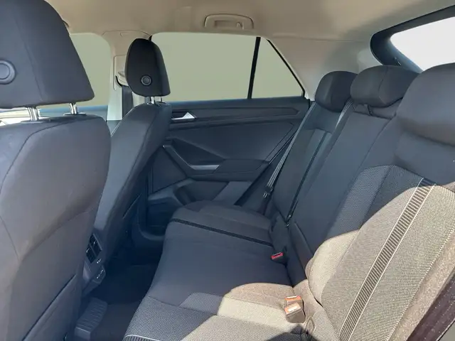 Volkswagen T-Roc view 10