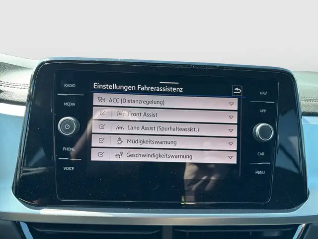 Volkswagen T-Roc view 13