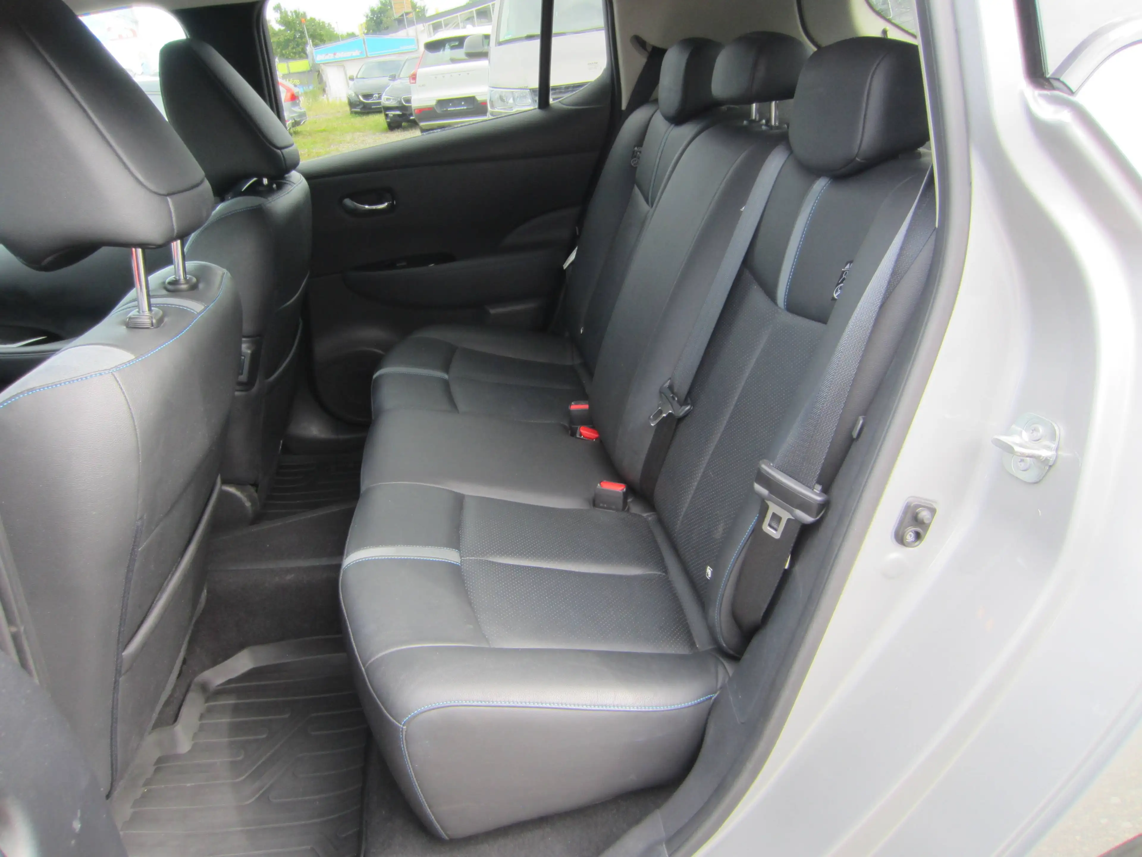 Nissan Leaf Tekna E-Fahrzeug — photo 8