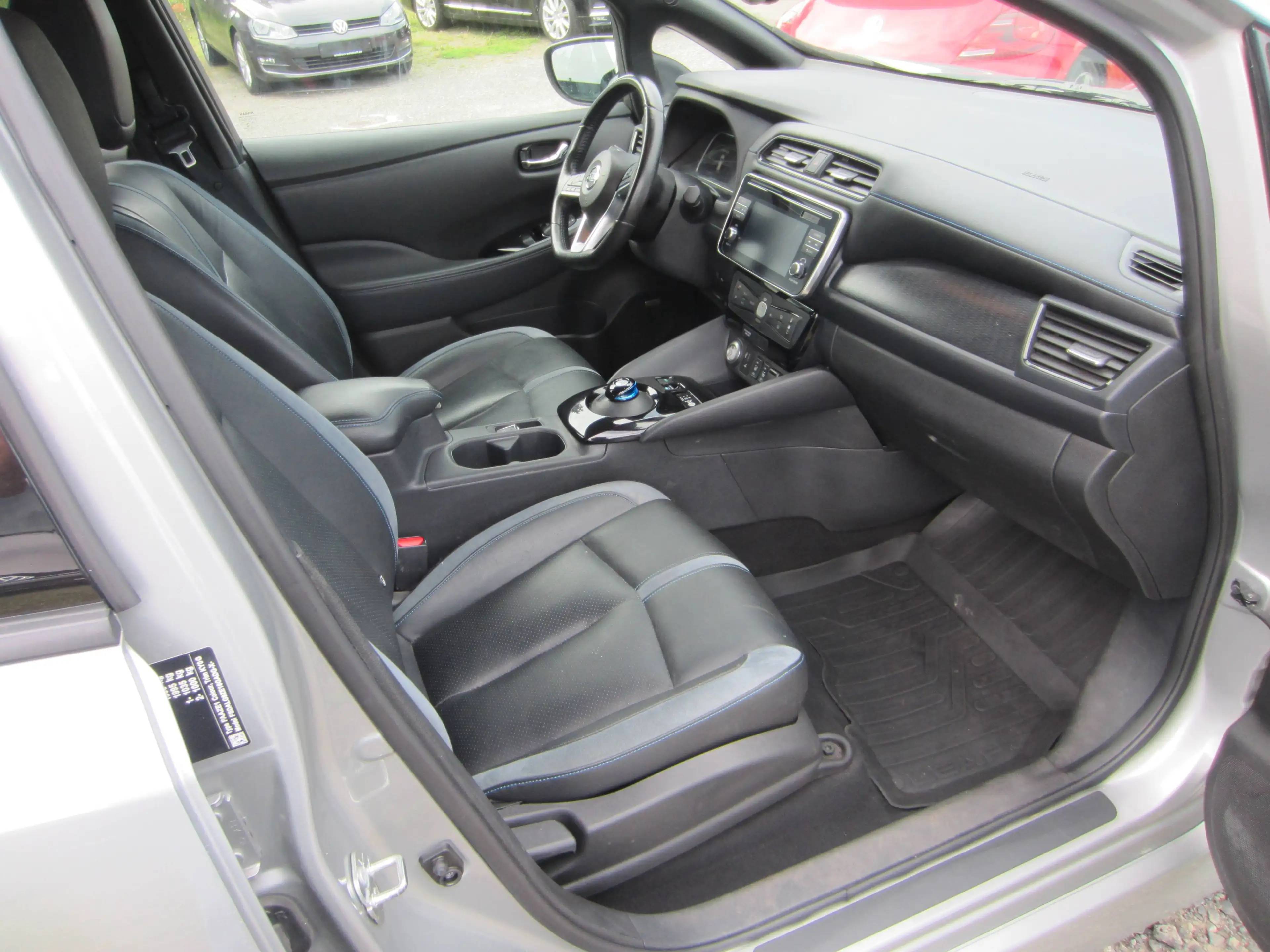 Nissan Leaf Tekna E-Fahrzeug — photo 10