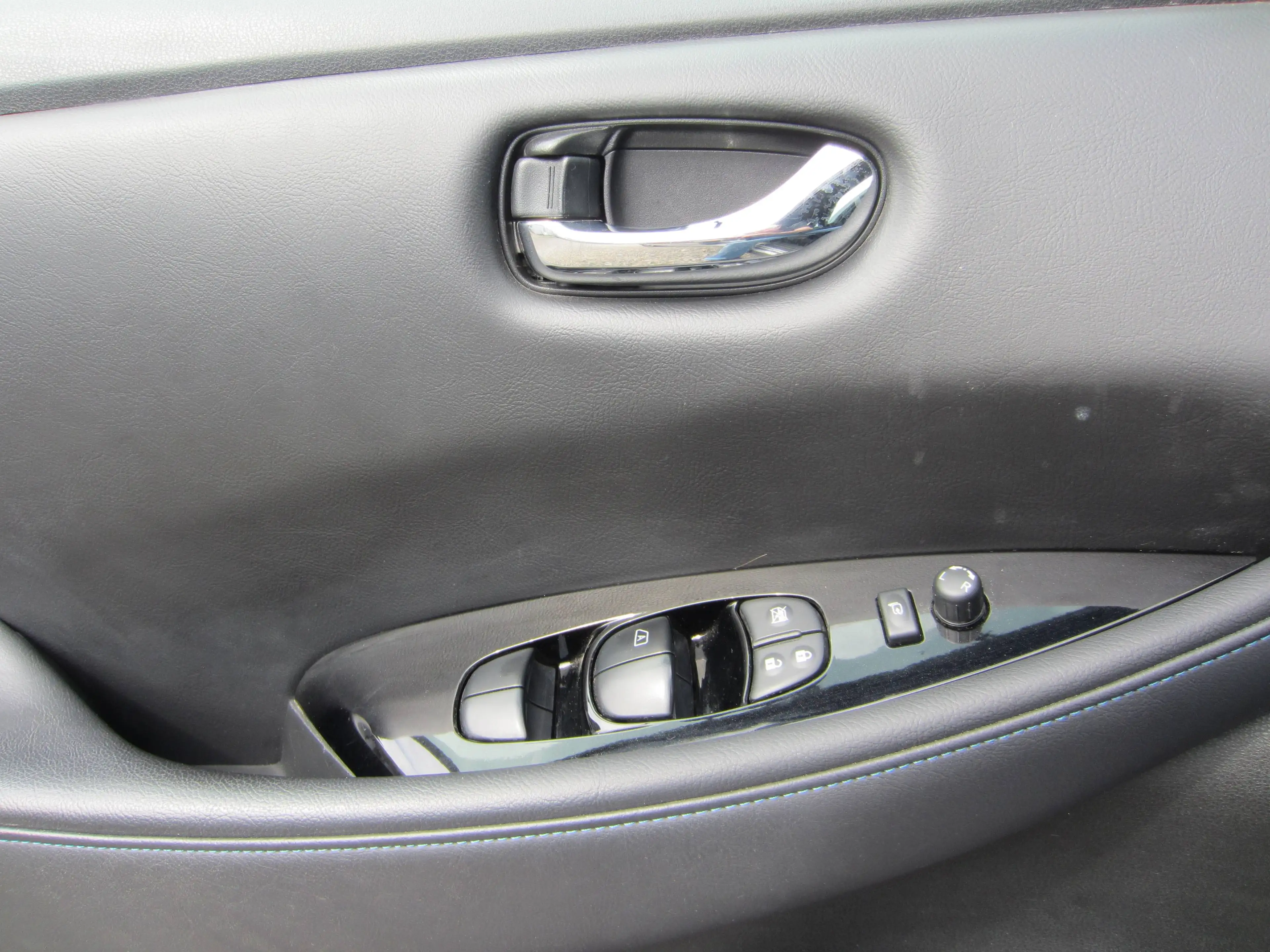 Nissan Leaf Tekna E-Fahrzeug — photo 13