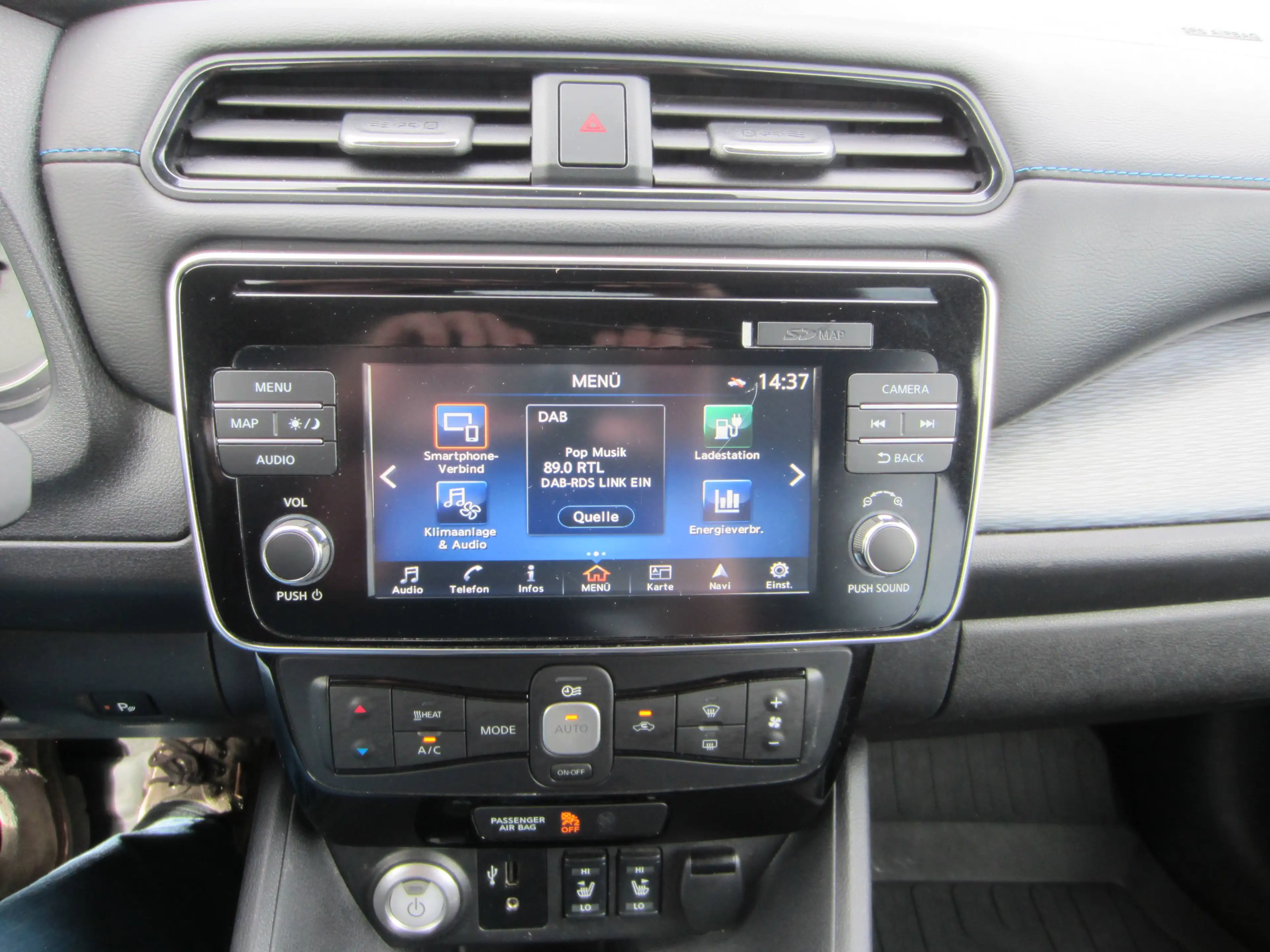 Nissan Leaf Tekna E-Fahrzeug — photo 15