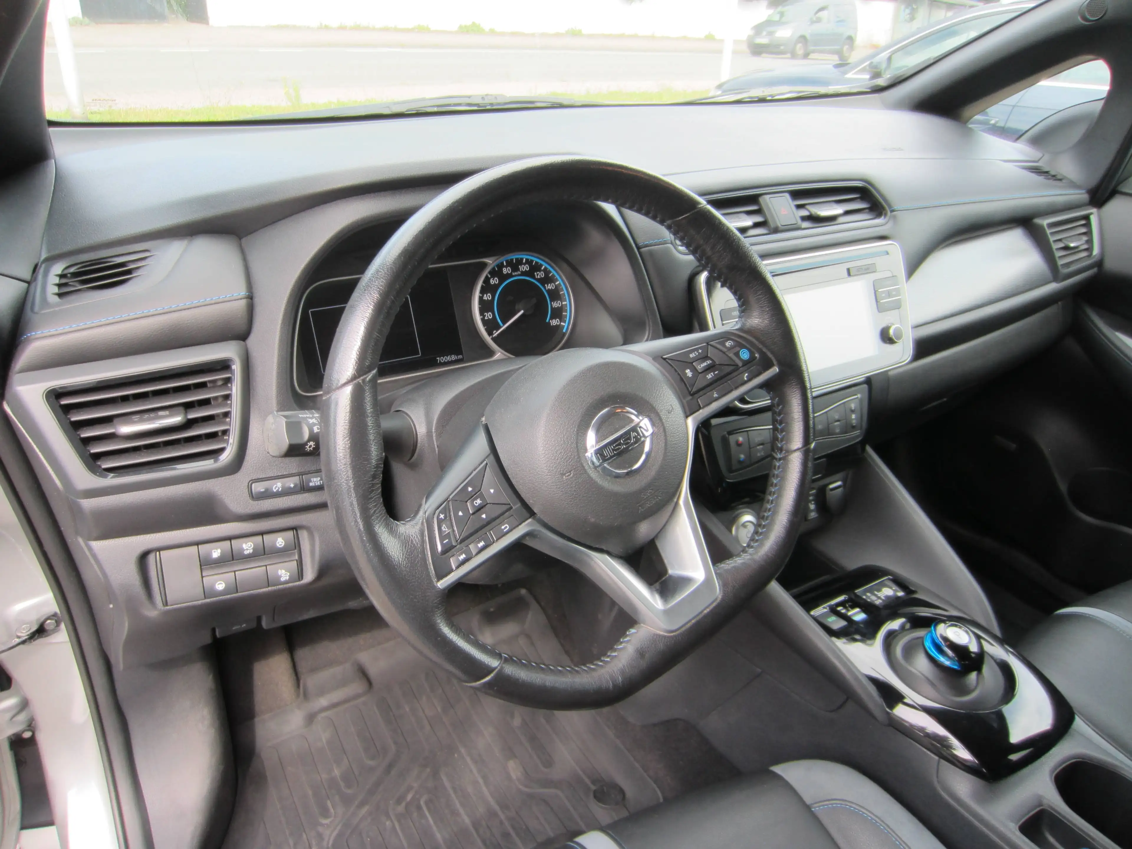 Nissan Leaf Tekna E-Fahrzeug — photo 12