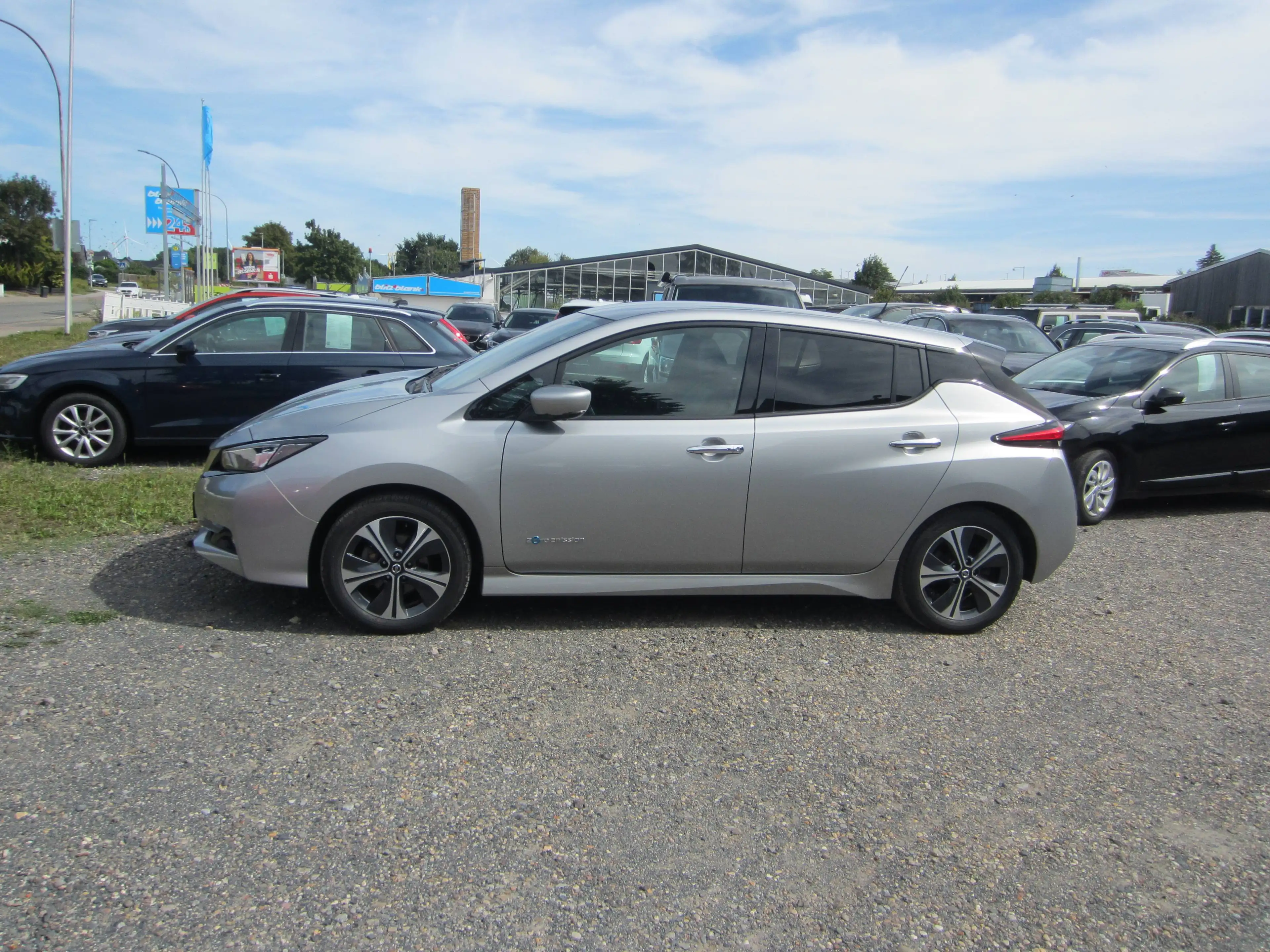 Nissan Leaf Tekna E-Fahrzeug — photo 2