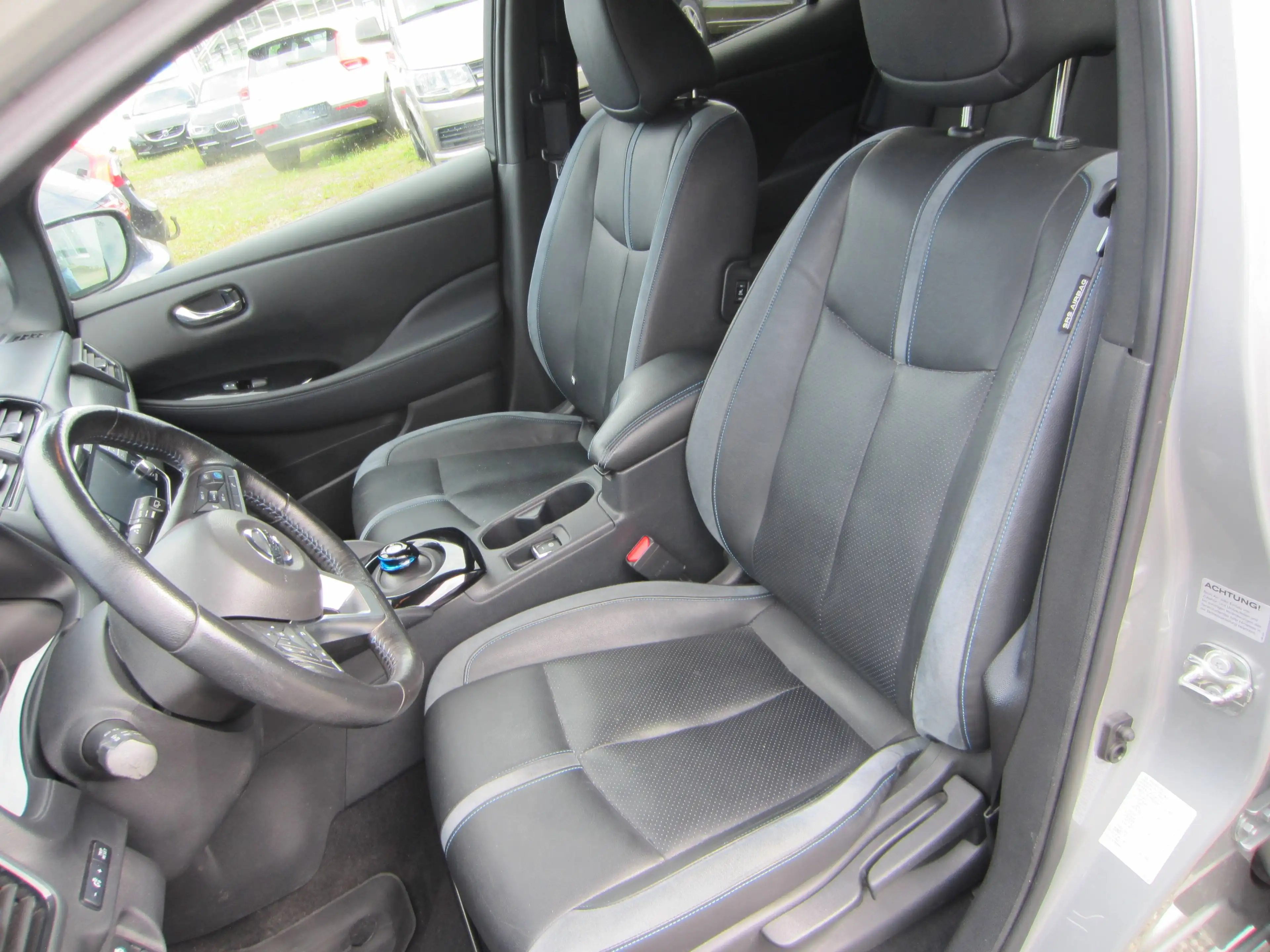 Nissan Leaf Tekna E-Fahrzeug — photo 11