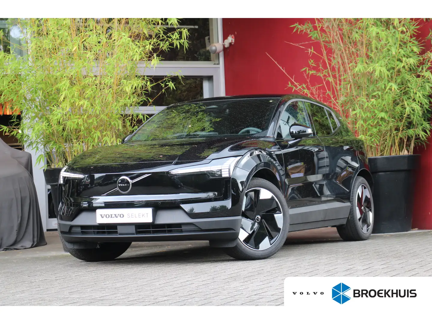 Volvo EX30 Single Motor Extended Range Plus 69 kWh | Pine Int Zwart - 1