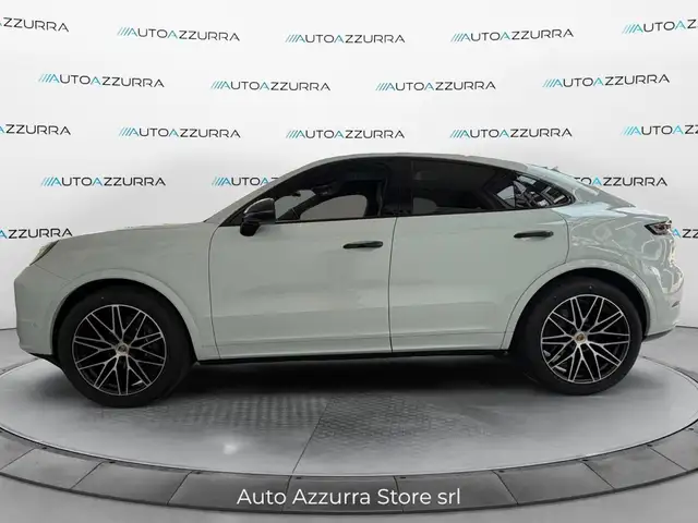 Porsche Cayenne view 15