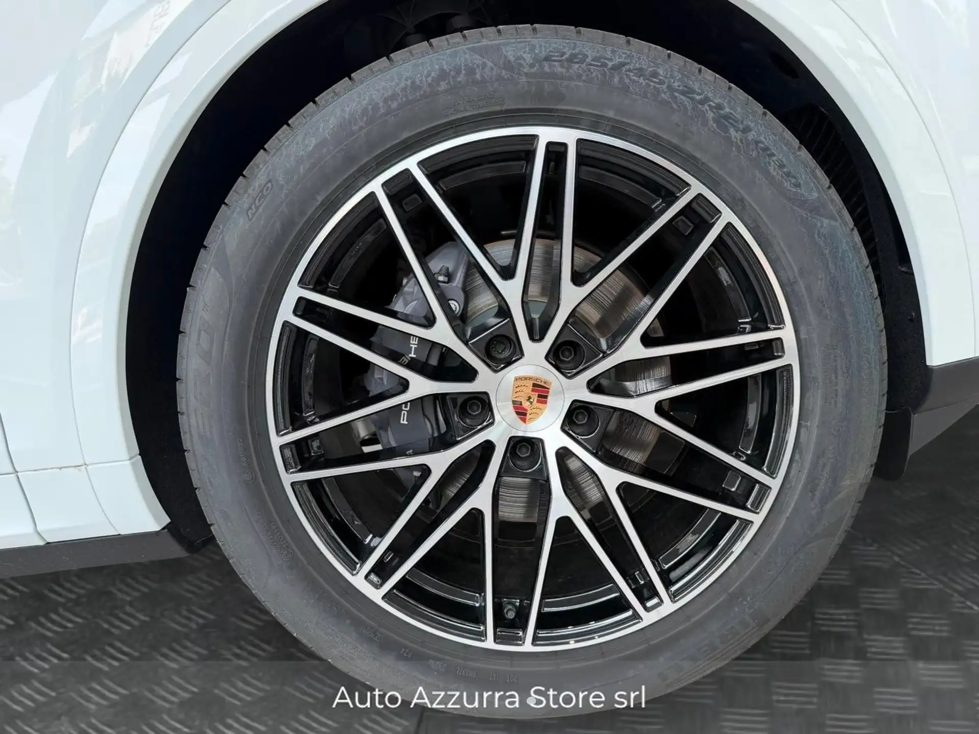 Porsche Cayenne 2026 흰색 사진 8