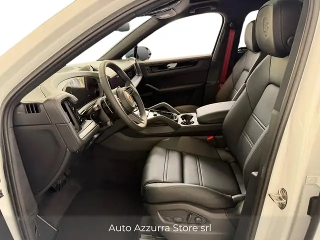 Porsche Cayenne view 11