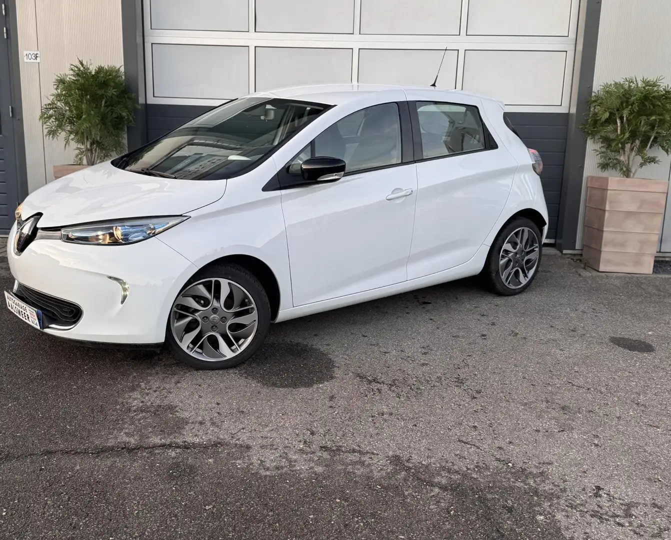 Renault ZOE Q90 Bose Quickcharge 41 kWh / NAVI / AIRCO / KOOPA Weiß - 2