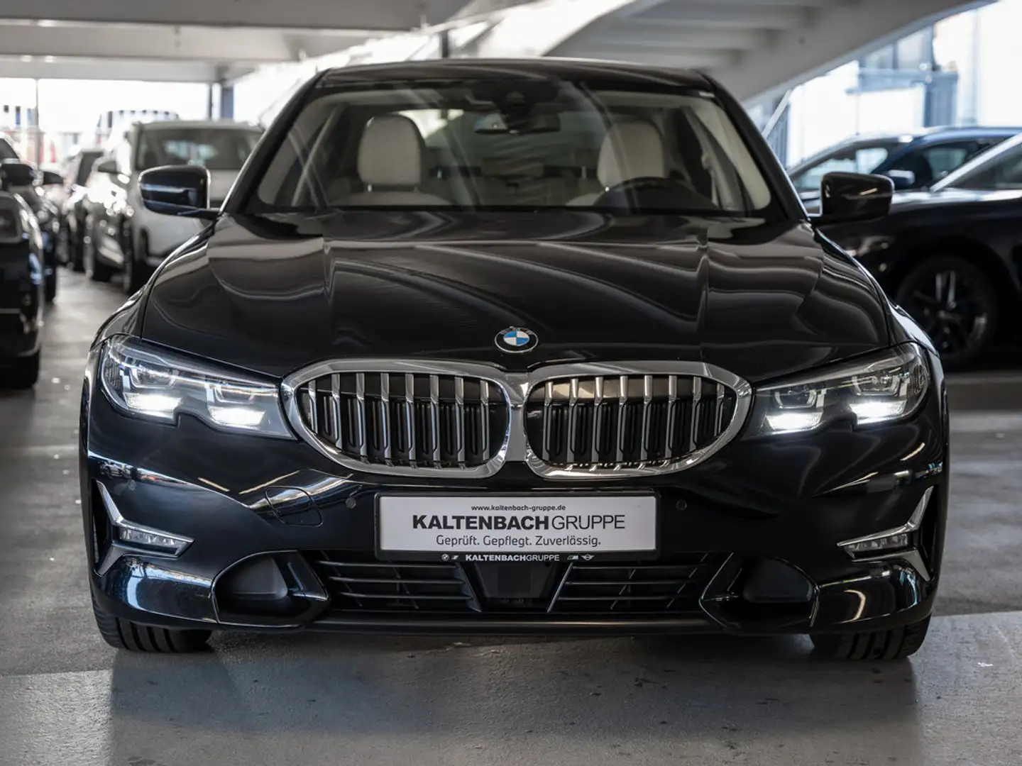 BMW 318 d Luxury Line AHK LED STANDHZ ACC W-LAN Schwarz - 2