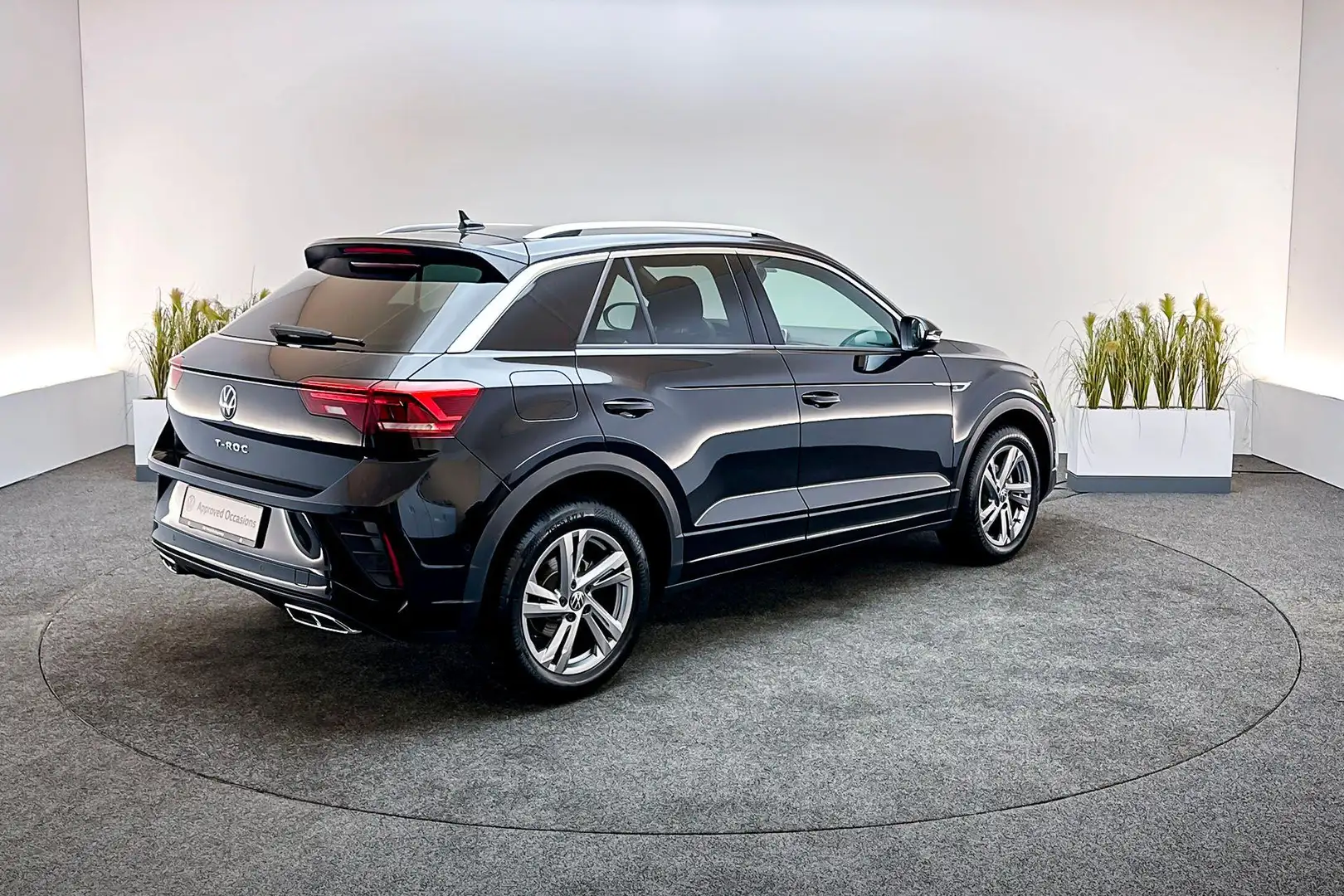 Volkswagen T-Roc 1.5 TSI 150pk DSG R-Line Edition | Afneembare Trek Nero - 2