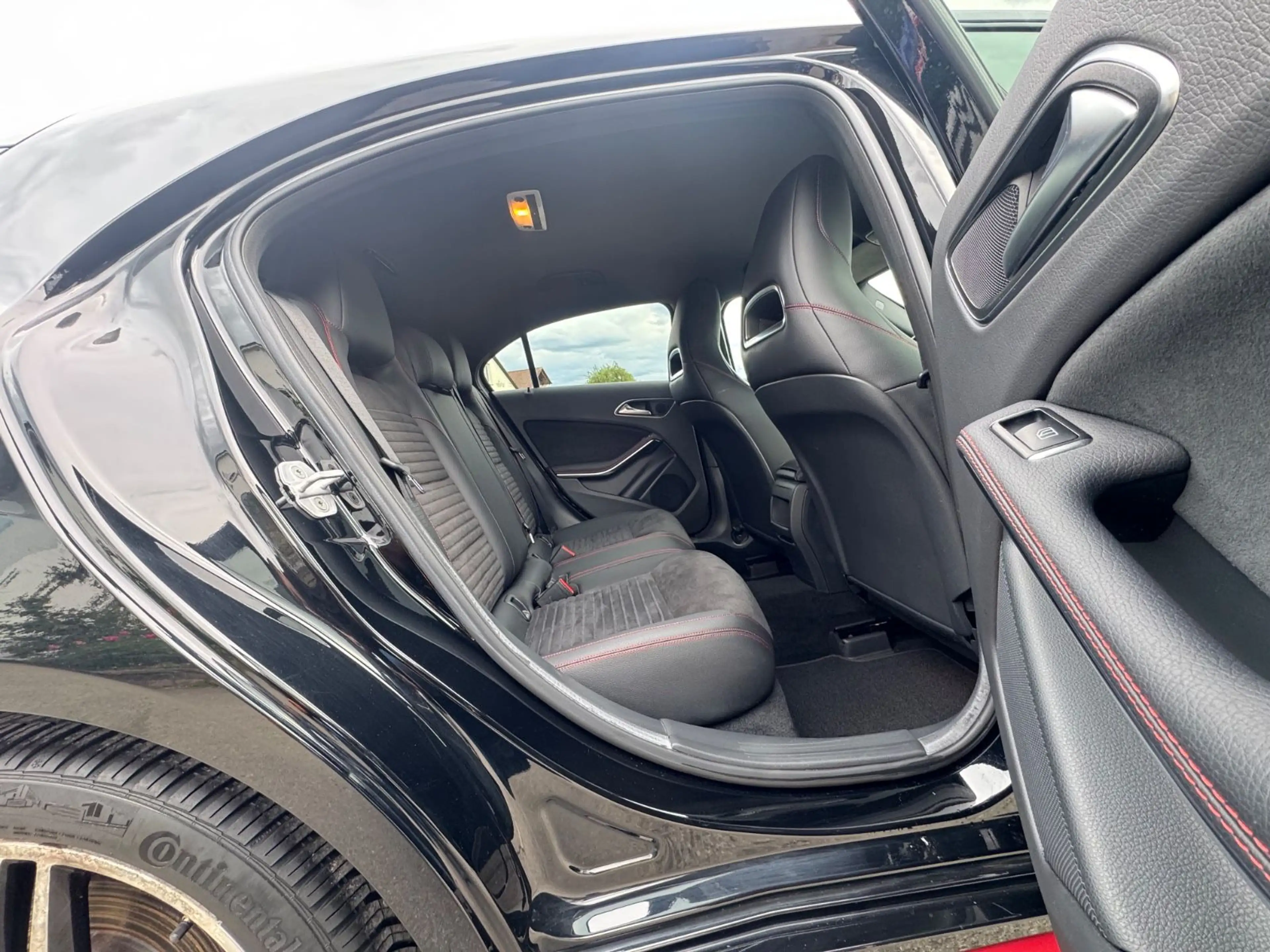 Mercedes-Benz A 180 BlueEfficiency*AMG-LINE Night Paket*1.HAND — photo 11