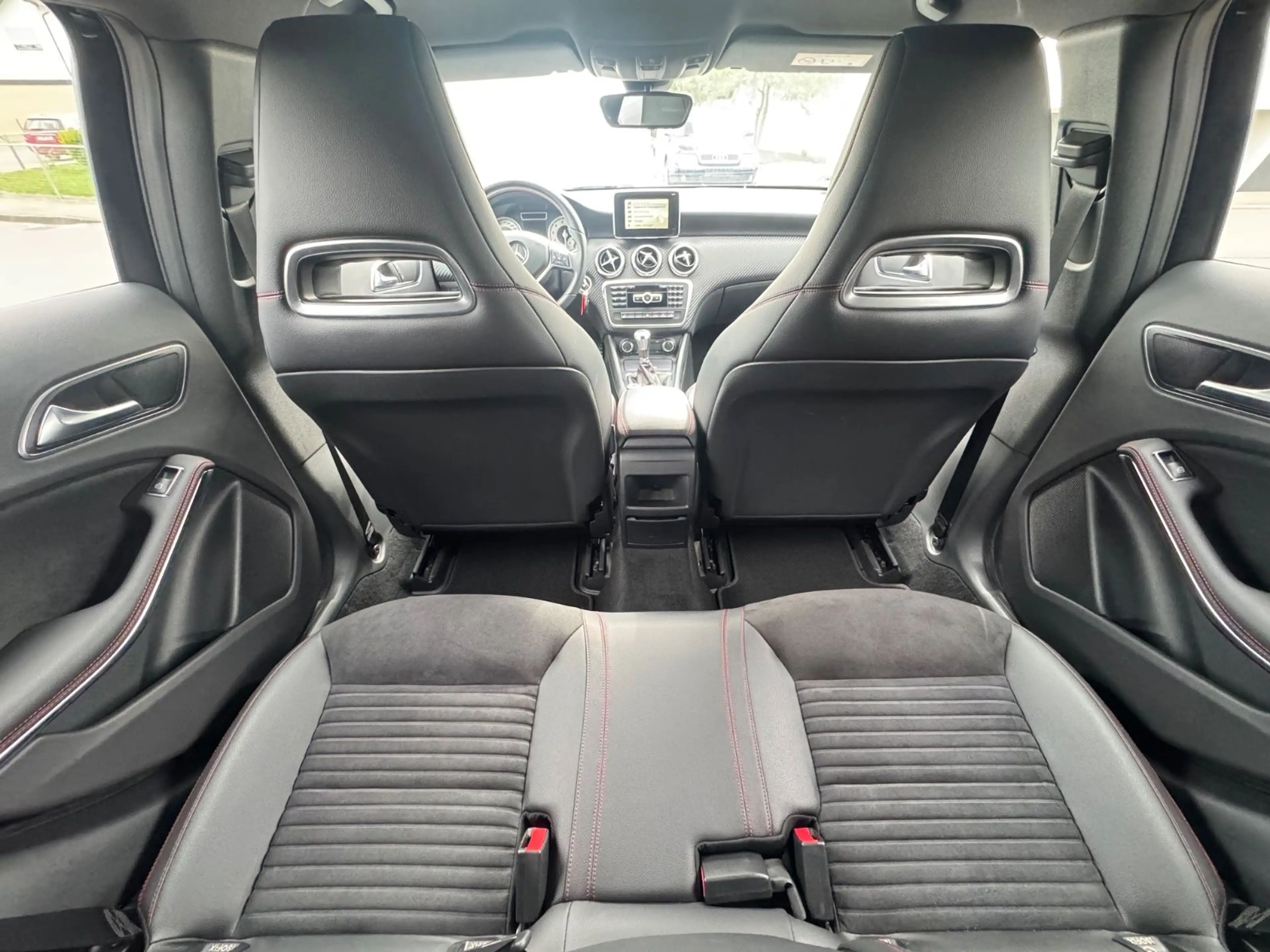 Mercedes-Benz A 180 BlueEfficiency*AMG-LINE Night Paket*1.HAND — photo 10