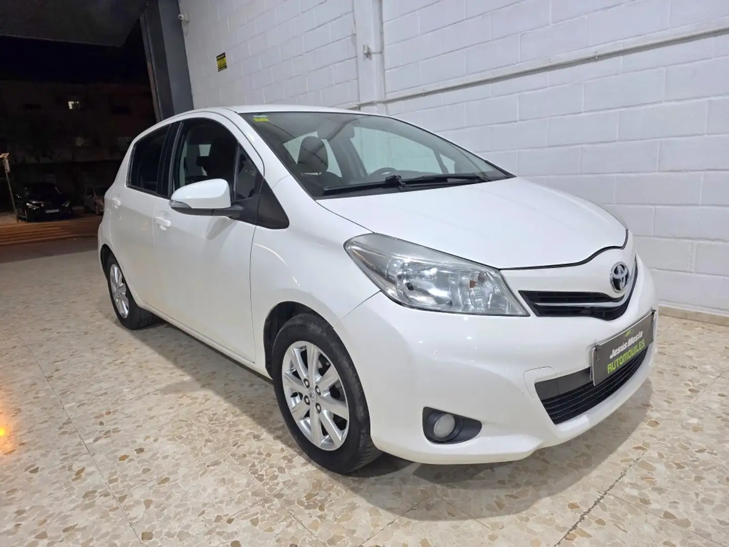 Toyota Yaris 1.0 Active Blanco - 1