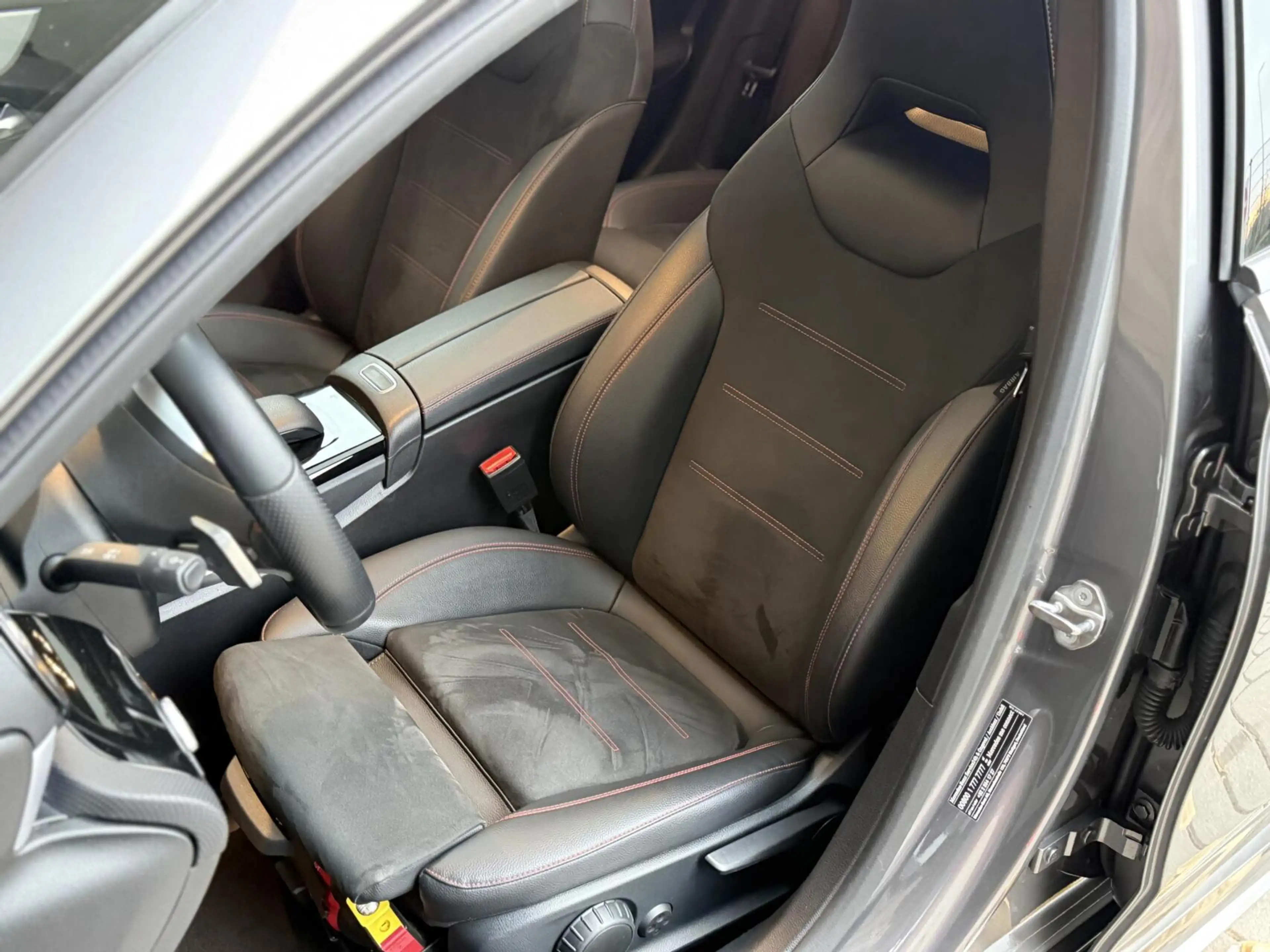 Mercedes-Benz A 250 e Business Solution AMG Limited — photo 4