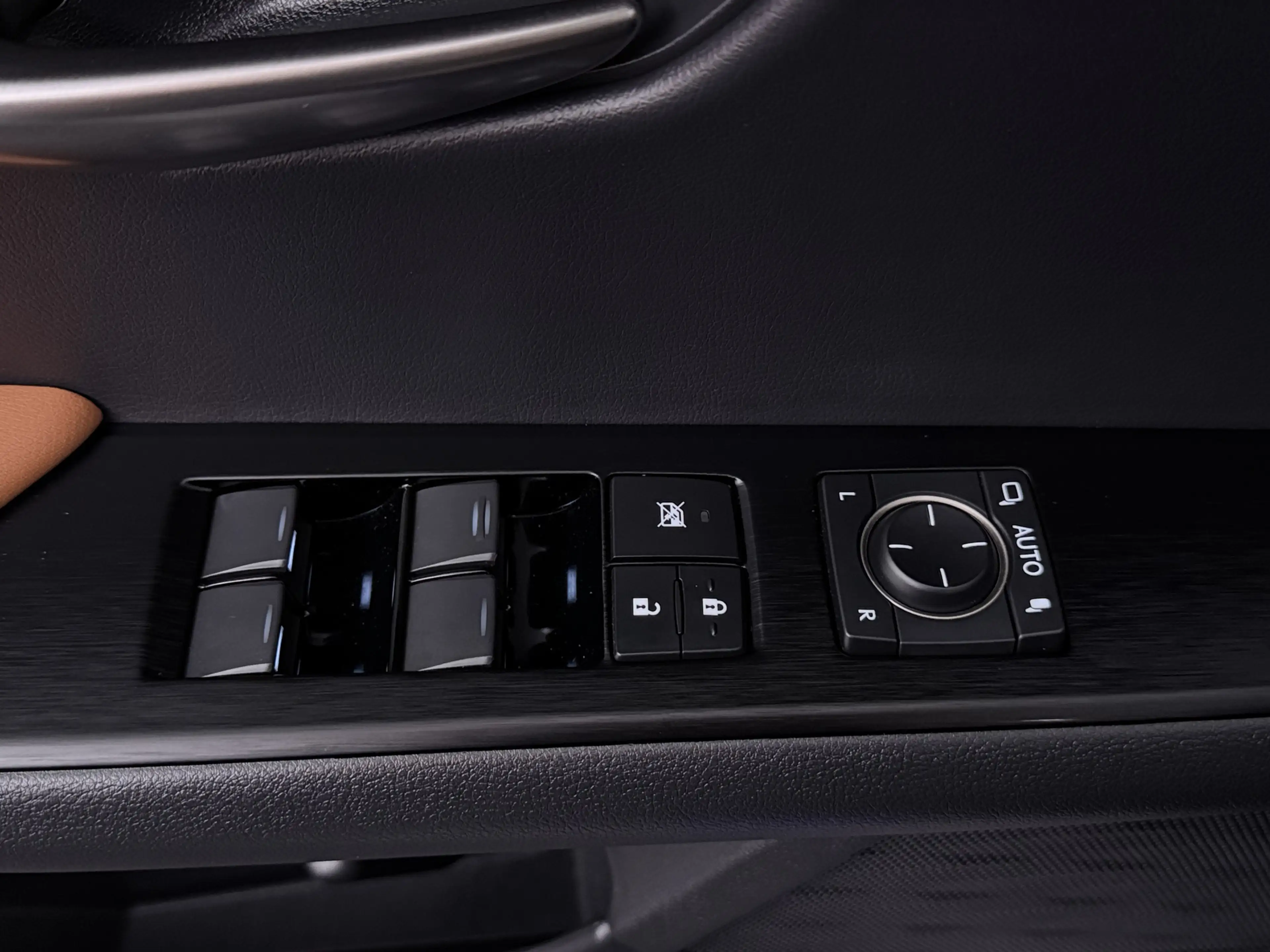 Lexus UX 250h Executive Line | President Pack | Mark Levinson | — photo 10