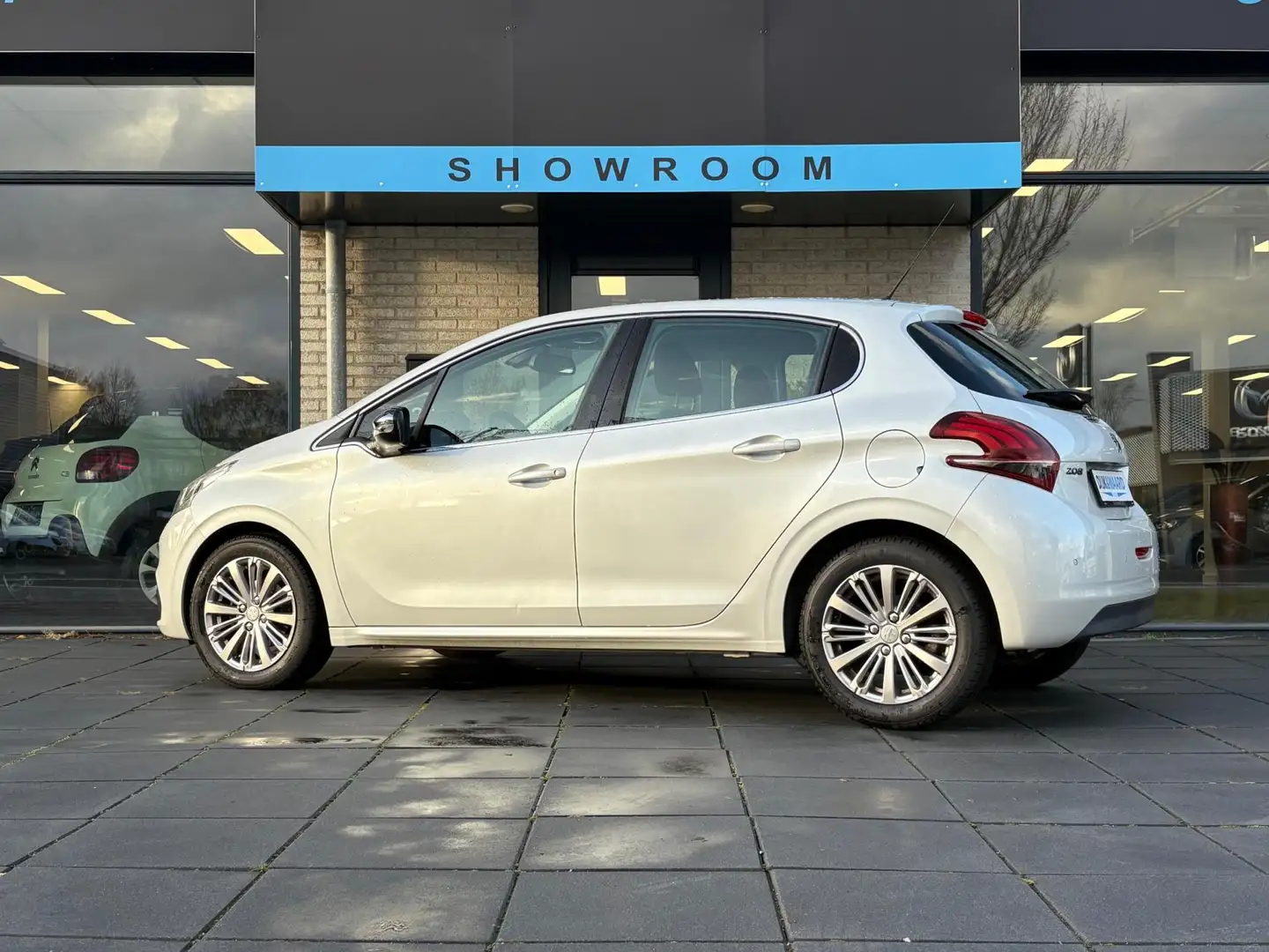 Peugeot 208 1.2 PureTech Allure | CARPLAY | AUTOMAAT | CRUISE Wit - 2