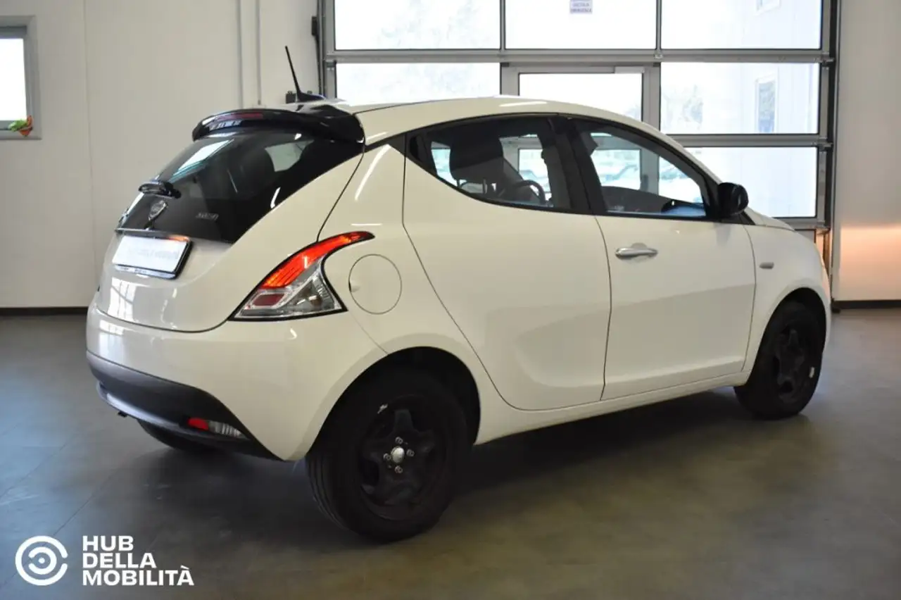 Lancia Ypsilon 2023