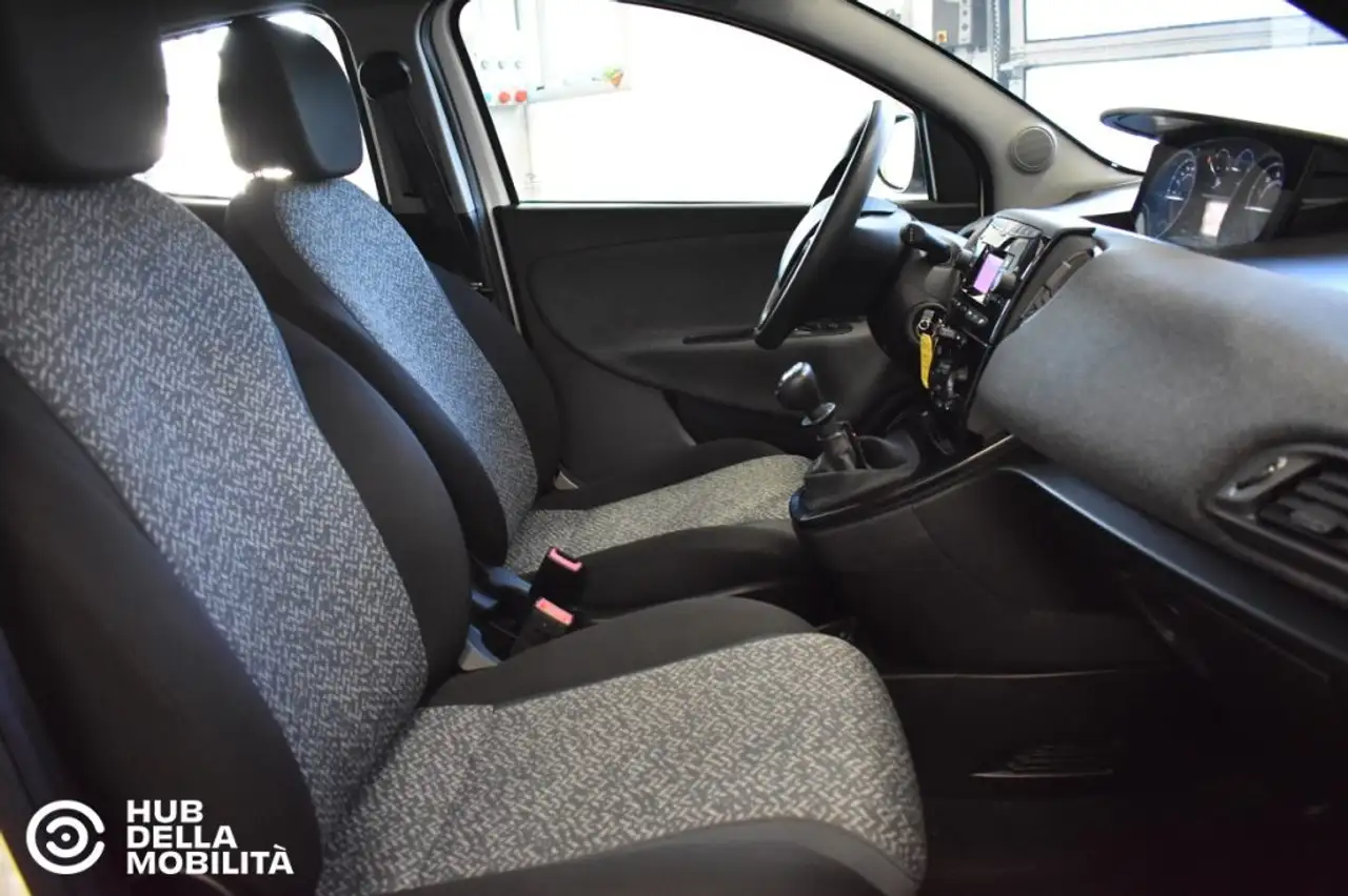 Lancia Ypsilon 2023 — фото 15