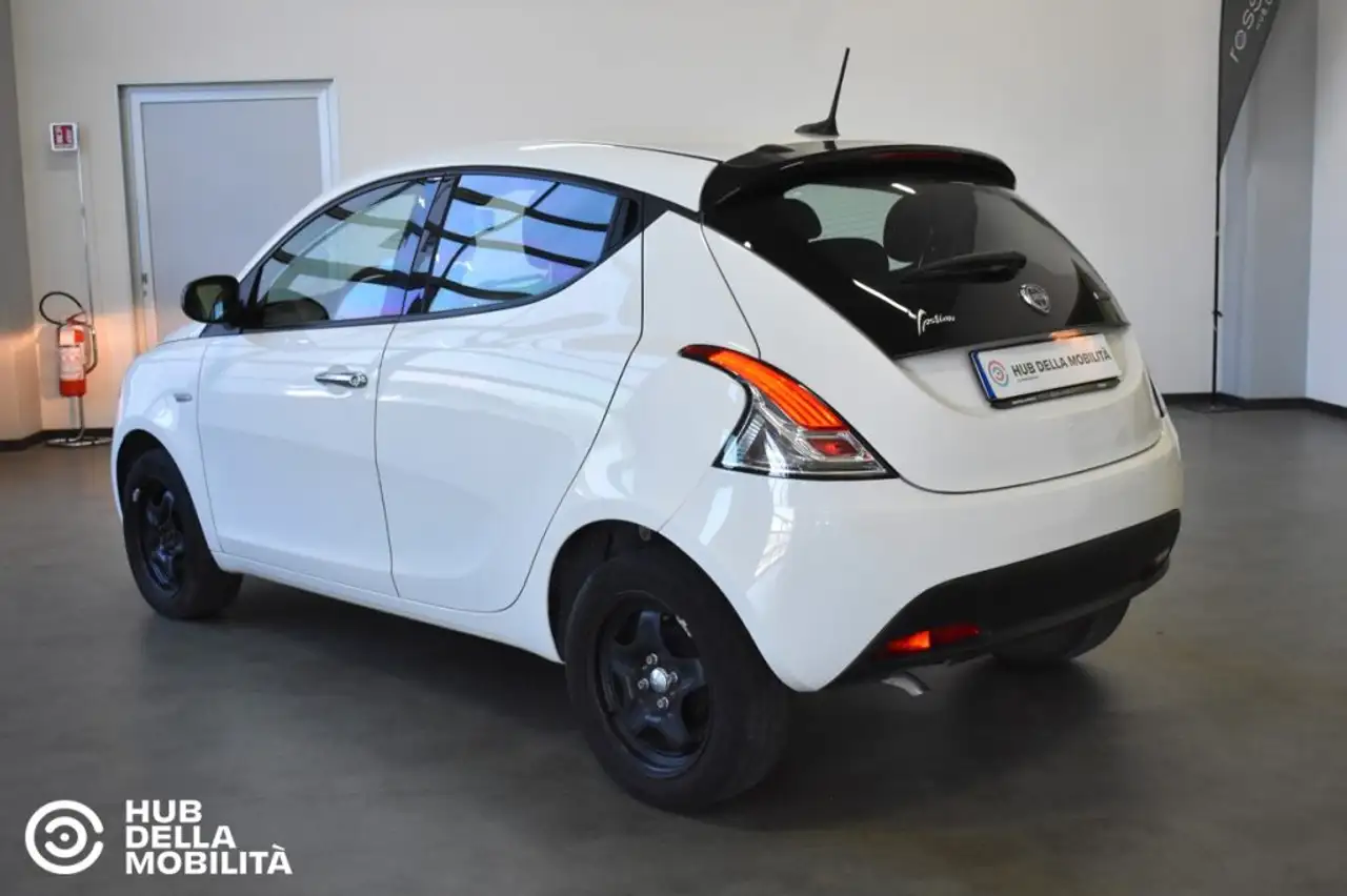 Lancia Ypsilon 2023 — фото 6