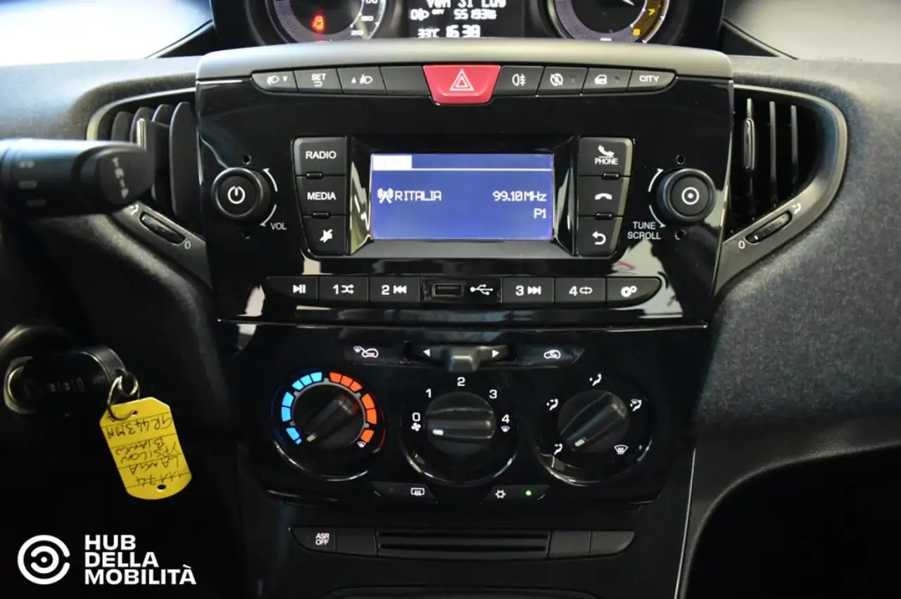 Lancia Ypsilon 2023 — фото 12