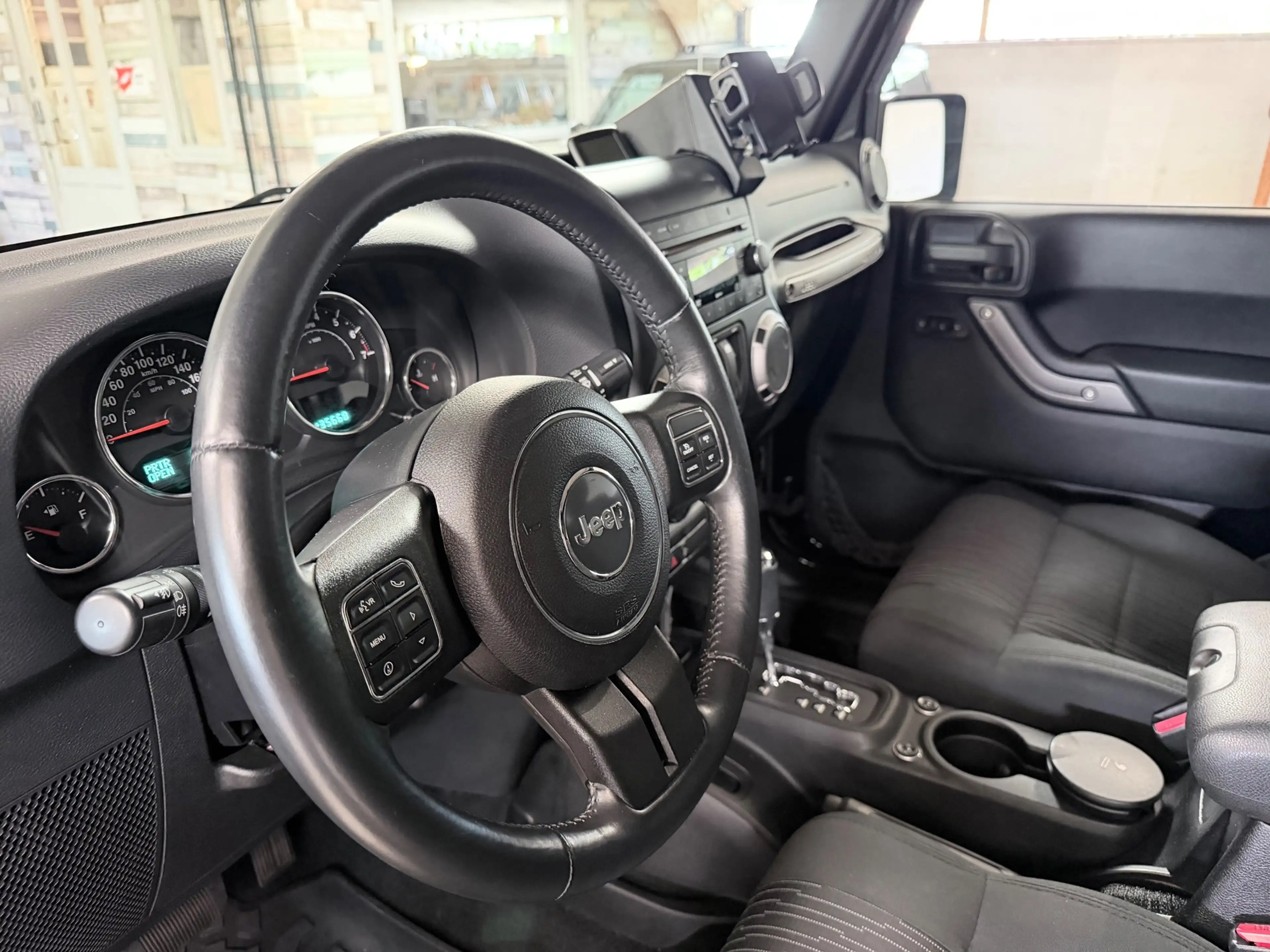 Jeep Wrangler JK - Just arrived 3.6 benzine — photo 10