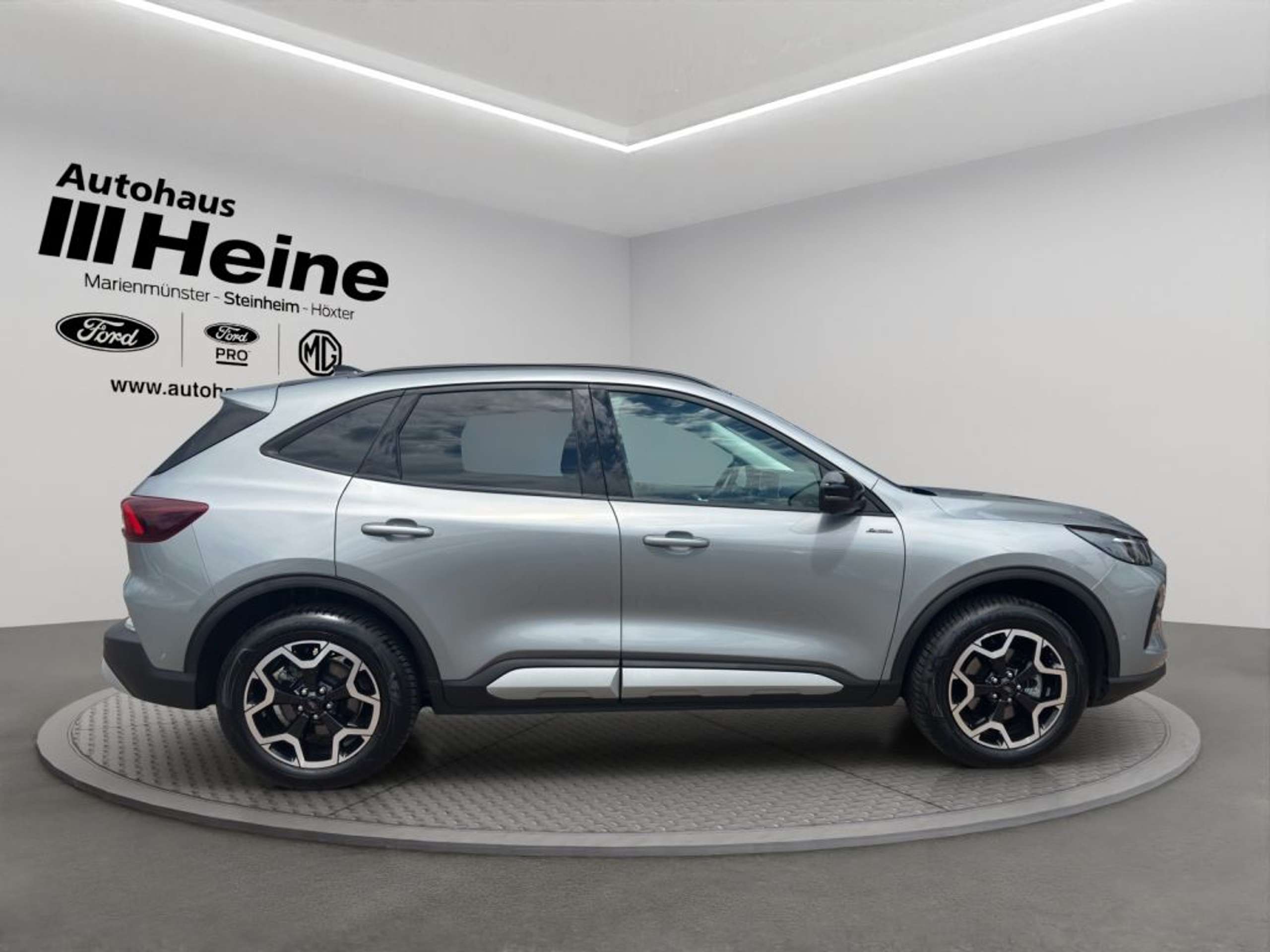 Fahrzeugabbildung Ford Kuga ACTIVE FHEV X 2.5 Ltr. 152 PS *AUT - mit KI generiert/bearbeitet