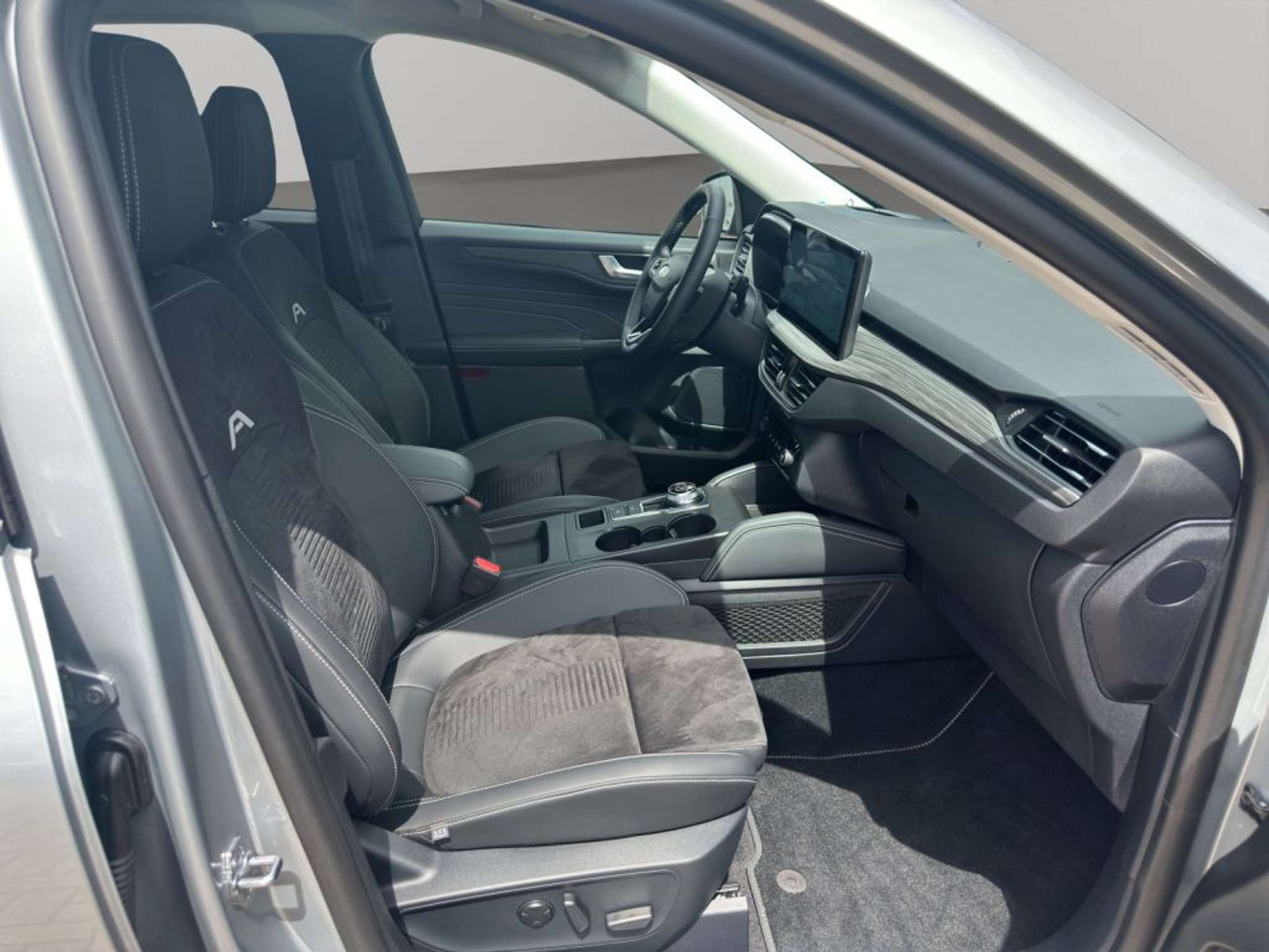 Fahrzeugabbildung Ford Kuga ACTIVE FHEV X 2.5 Ltr. 152 PS *AUT - mit KI generiert/bearbeitet