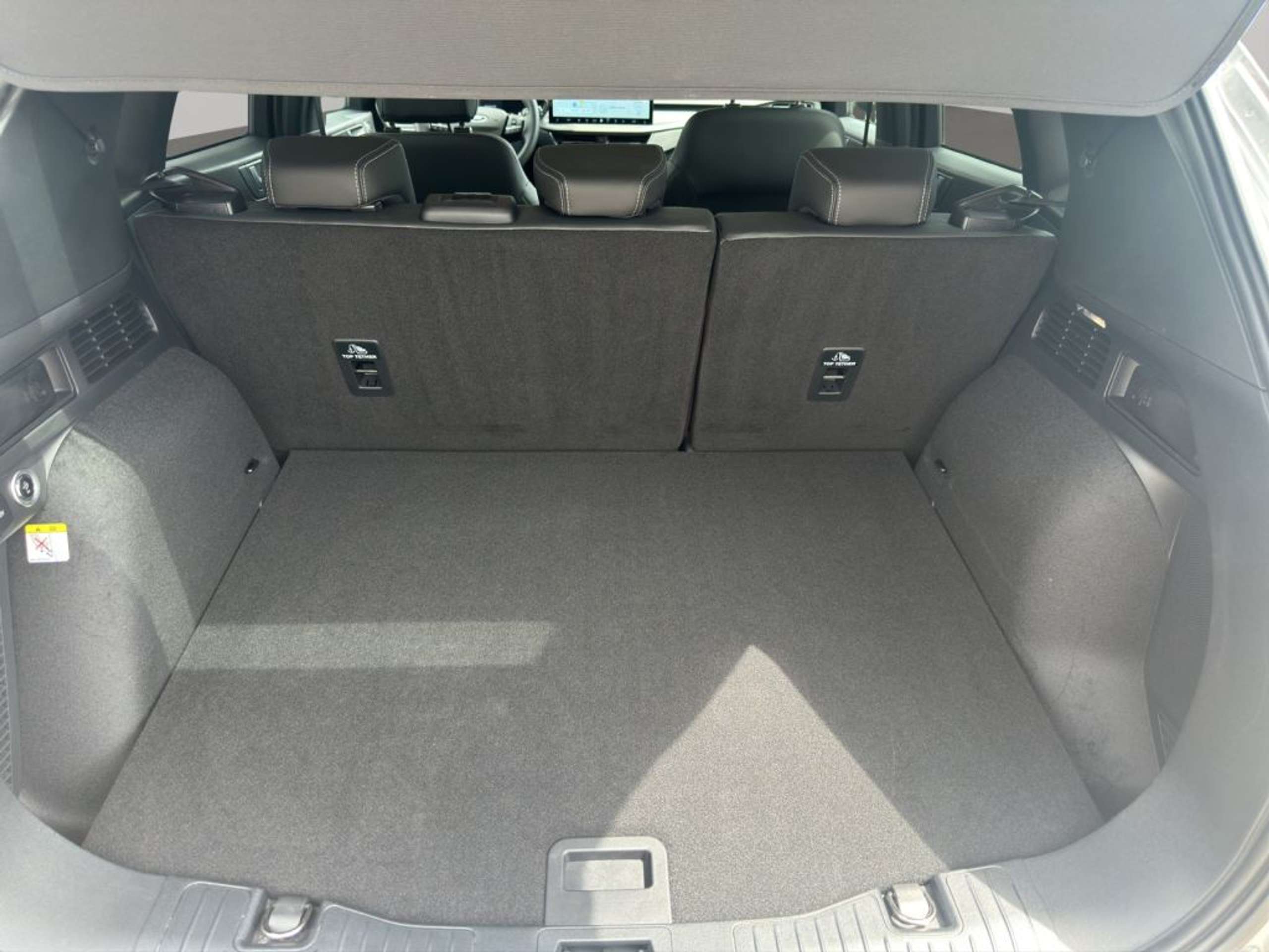 Fahrzeugabbildung Ford Kuga ACTIVE FHEV X 2.5 Ltr. 152 PS *AUT - mit KI generiert/bearbeitet