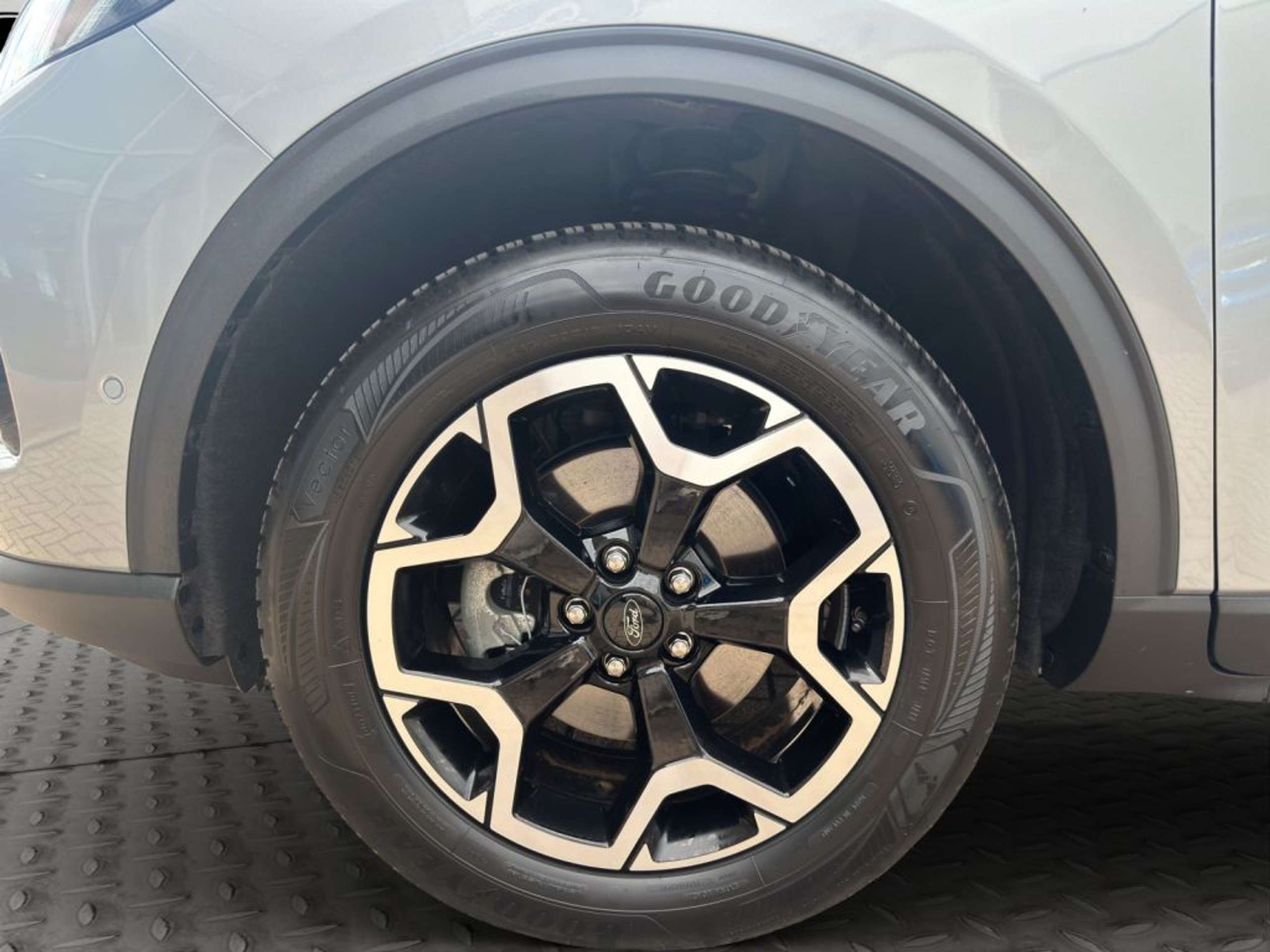 Fahrzeugabbildung Ford Kuga ACTIVE FHEV X 2.5 Ltr. 152 PS *AUT - mit KI generiert/bearbeitet