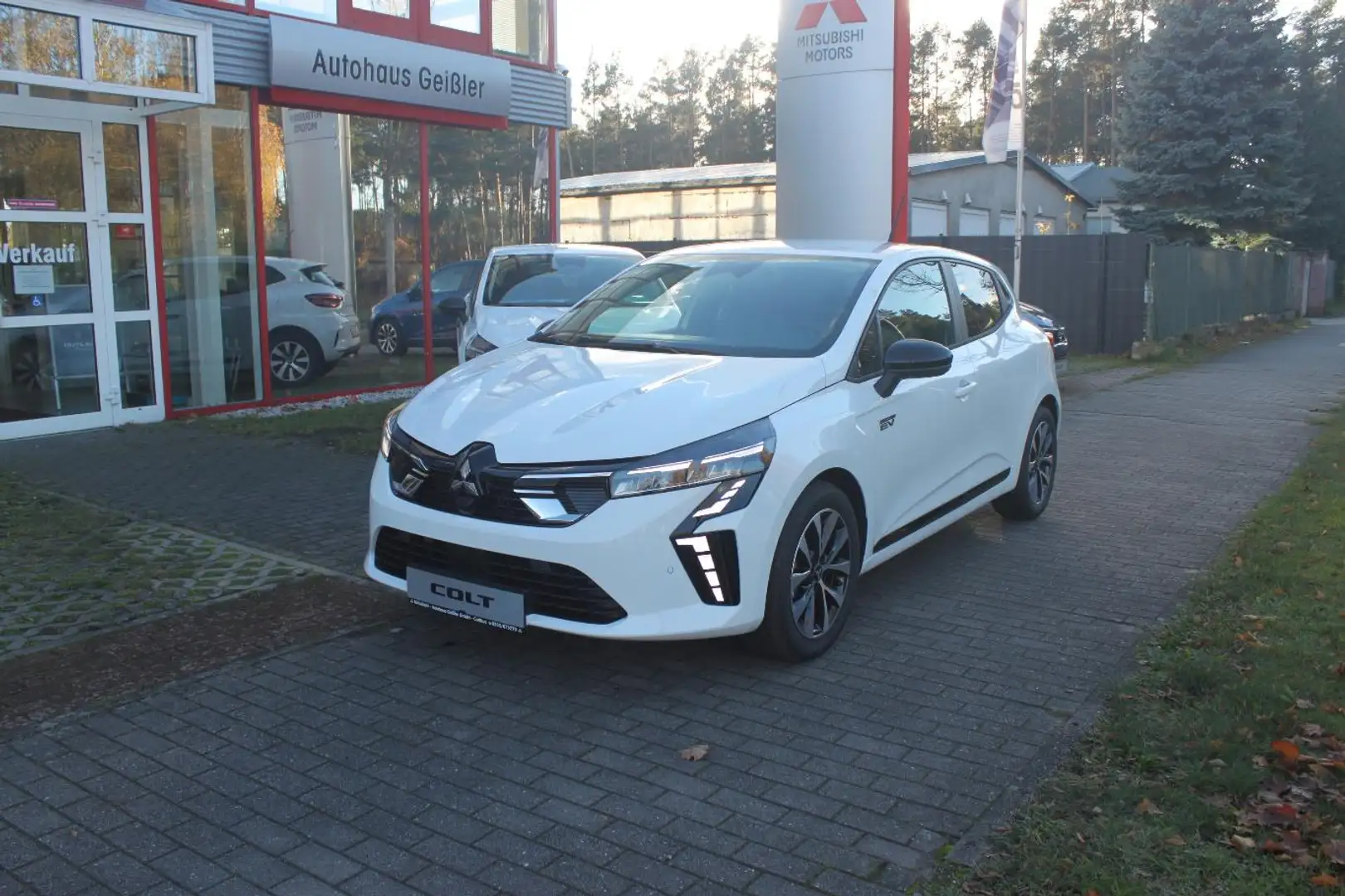 Mitsubishi Colt PLUS 1.6 Hybrid Weiß - 1