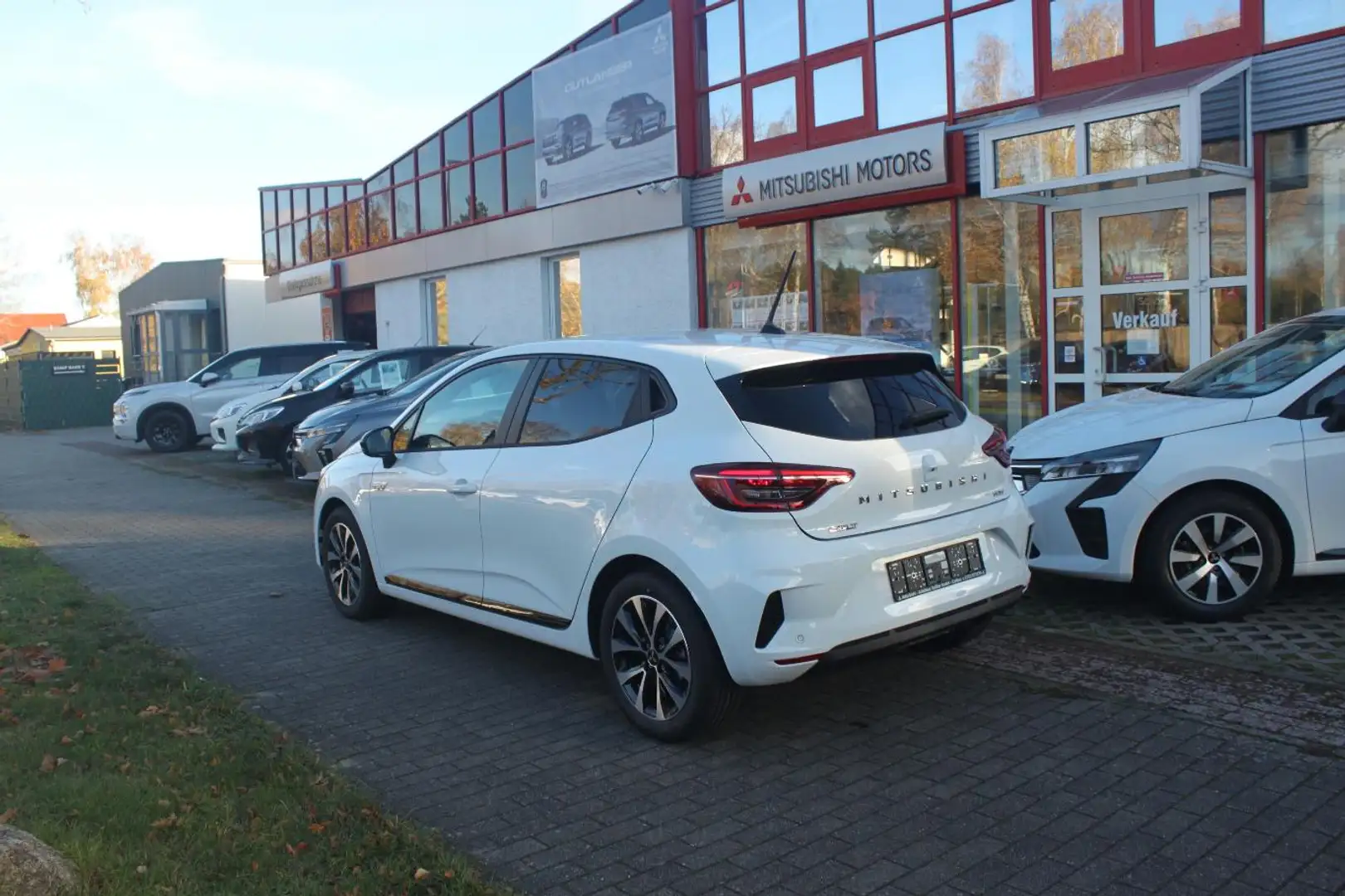 Mitsubishi Colt PLUS 1.6 Hybrid Weiß - 2