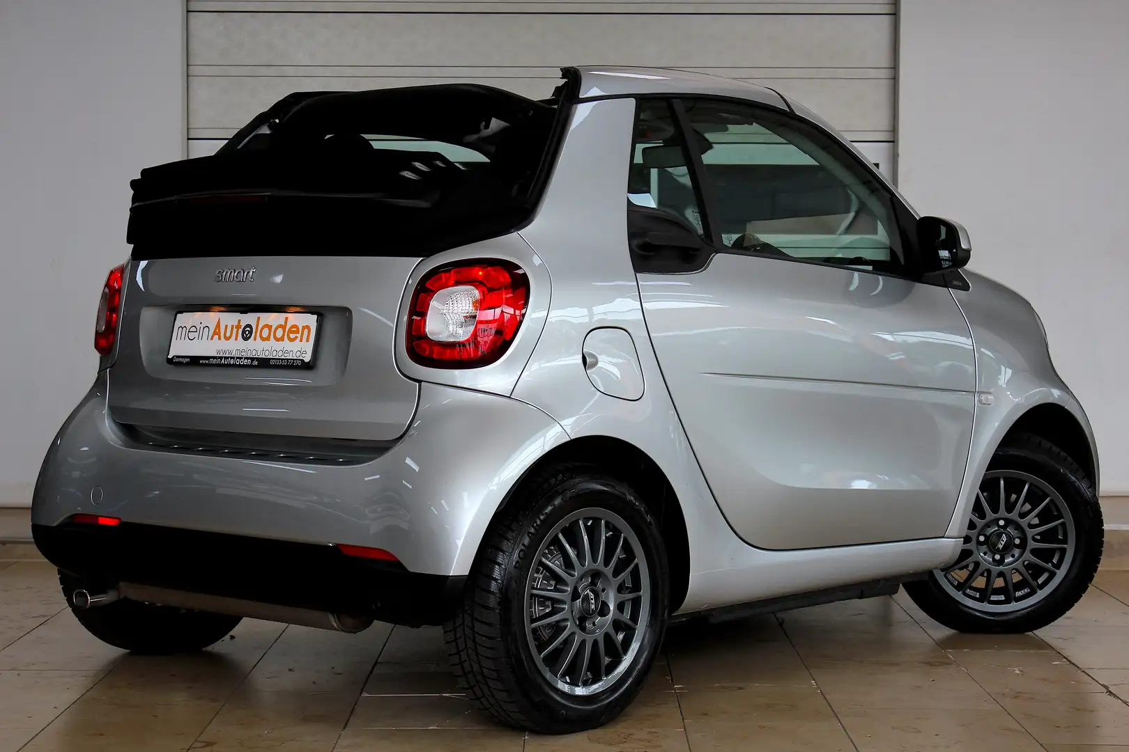 smart forTwo 1.0 Cabrio Aut. *1.HAND*49.200KM*NAVI*APPLE*LED*F1 Silber - 2