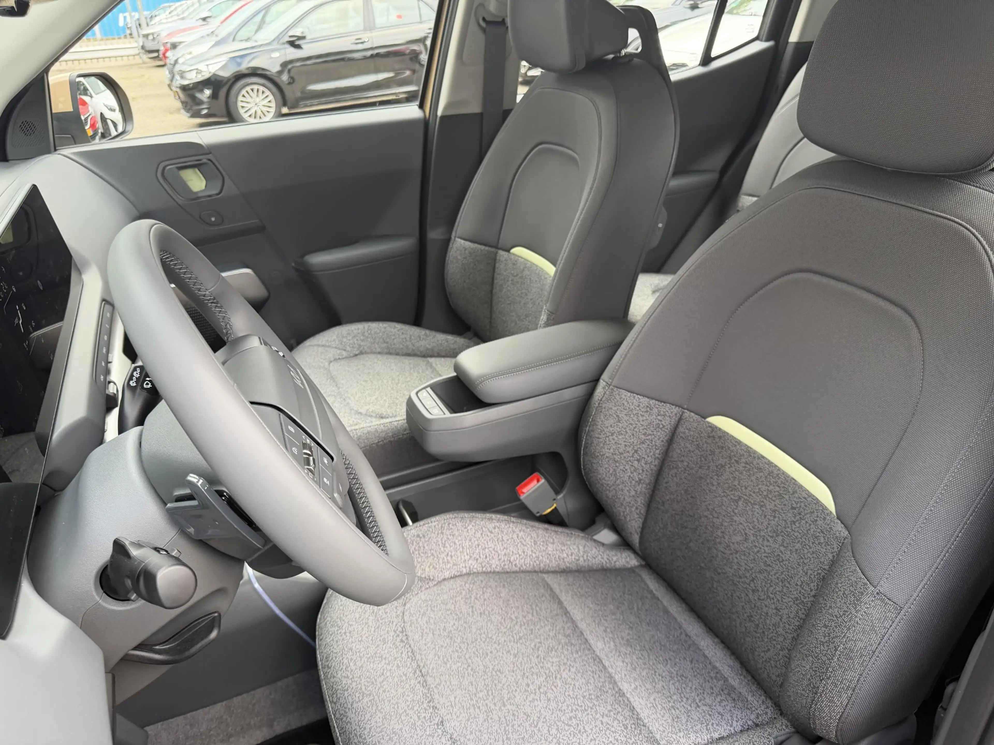 Kia EV2 Air 42.2 kWh 4p. | Black Pack | Stoel/Stuurwielver — photo 9