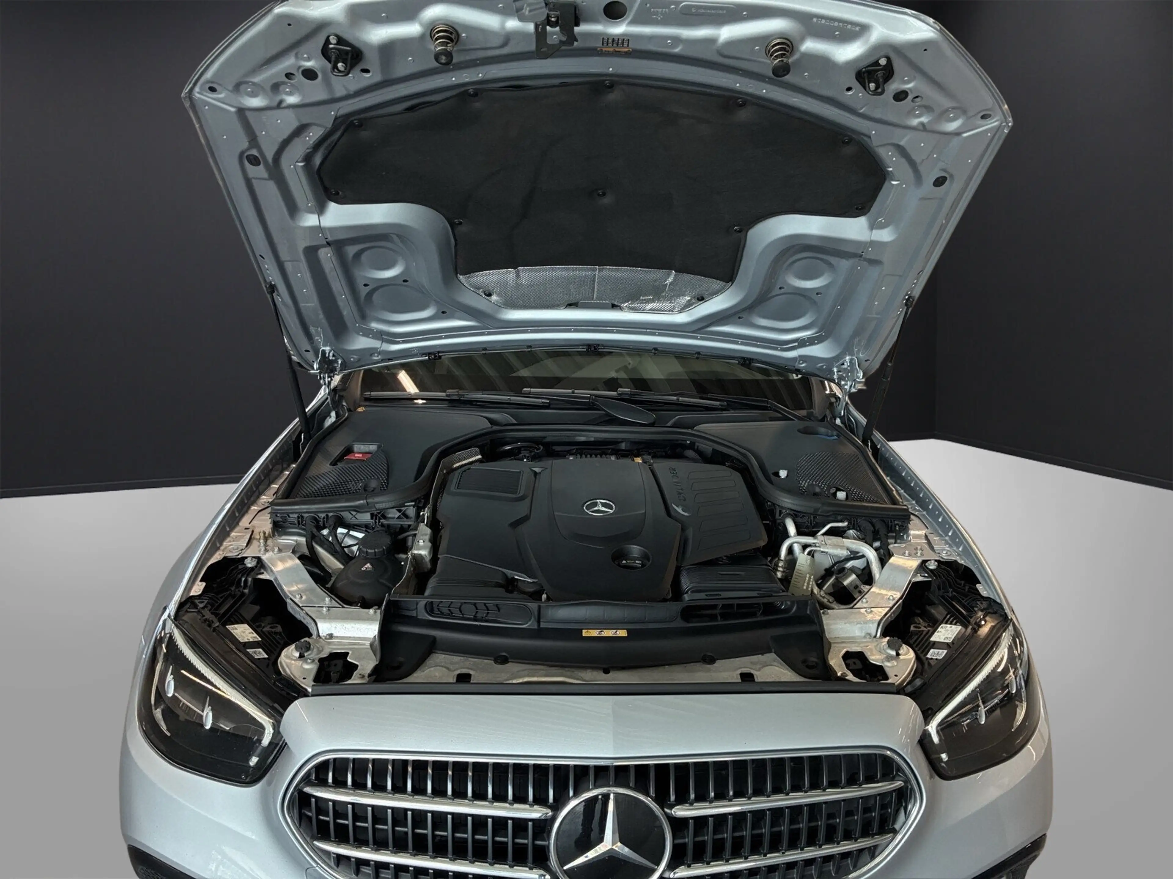 Mercedes-Benz E 400 E 400 d 4M T AVANTGARDE DISTRONIC HUD AHK LED — photo 13