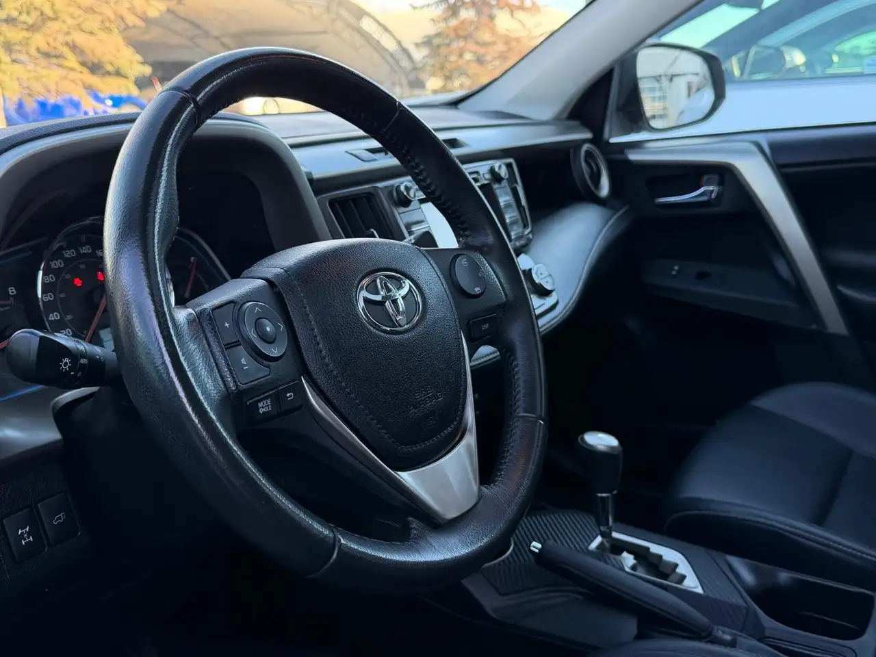 Toyota RAV 4 снимка Toyota RAV 4