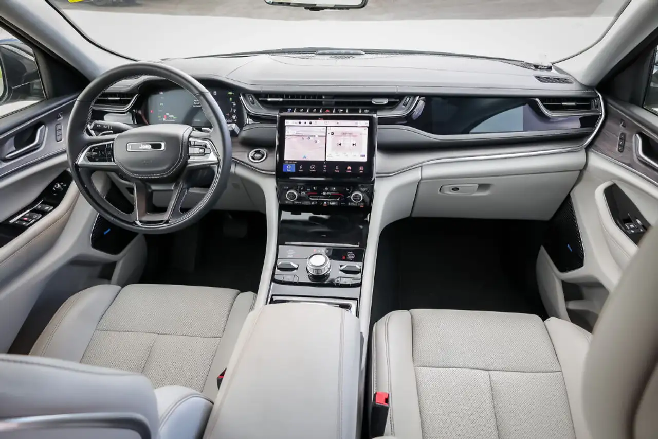Jeep Grand Cherokee photo Jeep Grand Cherokee
